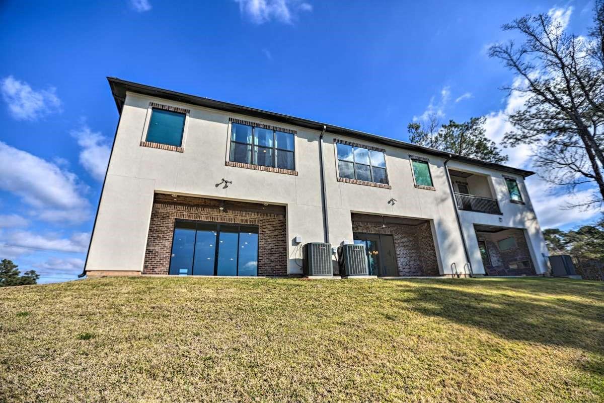 Back yard - If you have additional questions regarding 14902 Diamondhead Road  in Conroe or would like to tour the property with us call 800-660-1022 and reference MLS# 78088160.