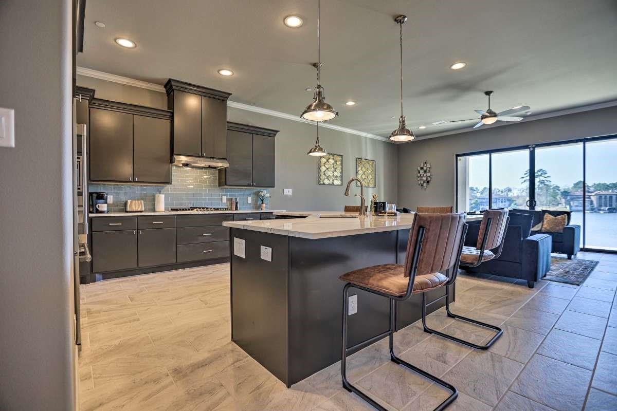 Chef-grade Kitchen - If you have additional questions regarding 14902 Diamondhead Road  in Conroe or would like to tour the property with us call 800-660-1022 and reference MLS# 78088160.