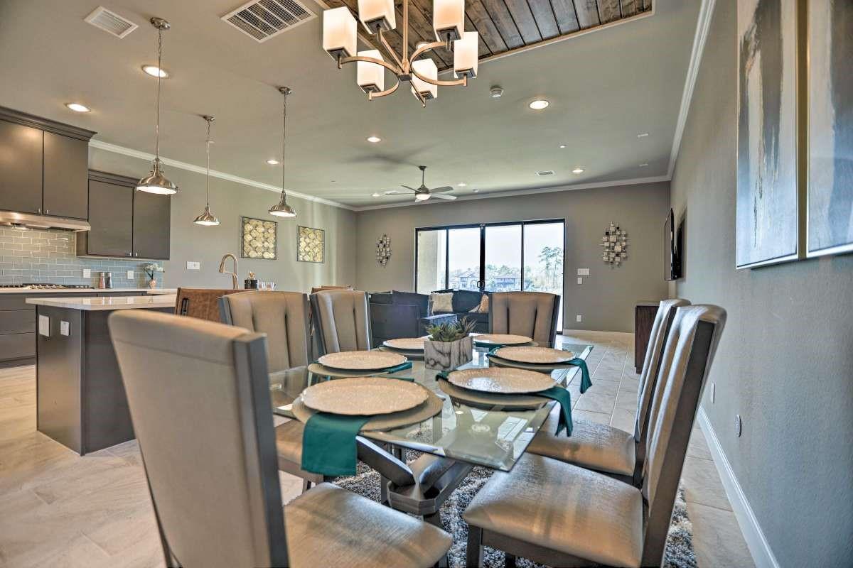 Dining Area - If you have additional questions regarding 14902 Diamondhead Road  in Conroe or would like to tour the property with us call 800-660-1022 and reference MLS# 78088160.