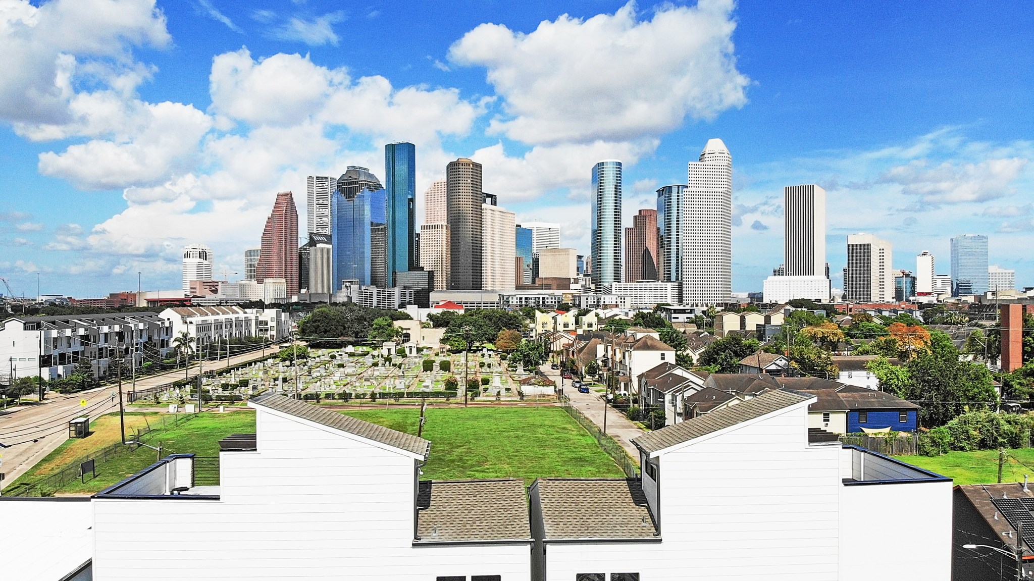 Sample of photo to show construction quality from 1510 Saulnier B. Breath-taking views of downtown Houston. - If you have additional questions regarding 1504 Saulnier Street  in Houston or would like to tour the property with us call 800-660-1022 and reference MLS# 53007213.