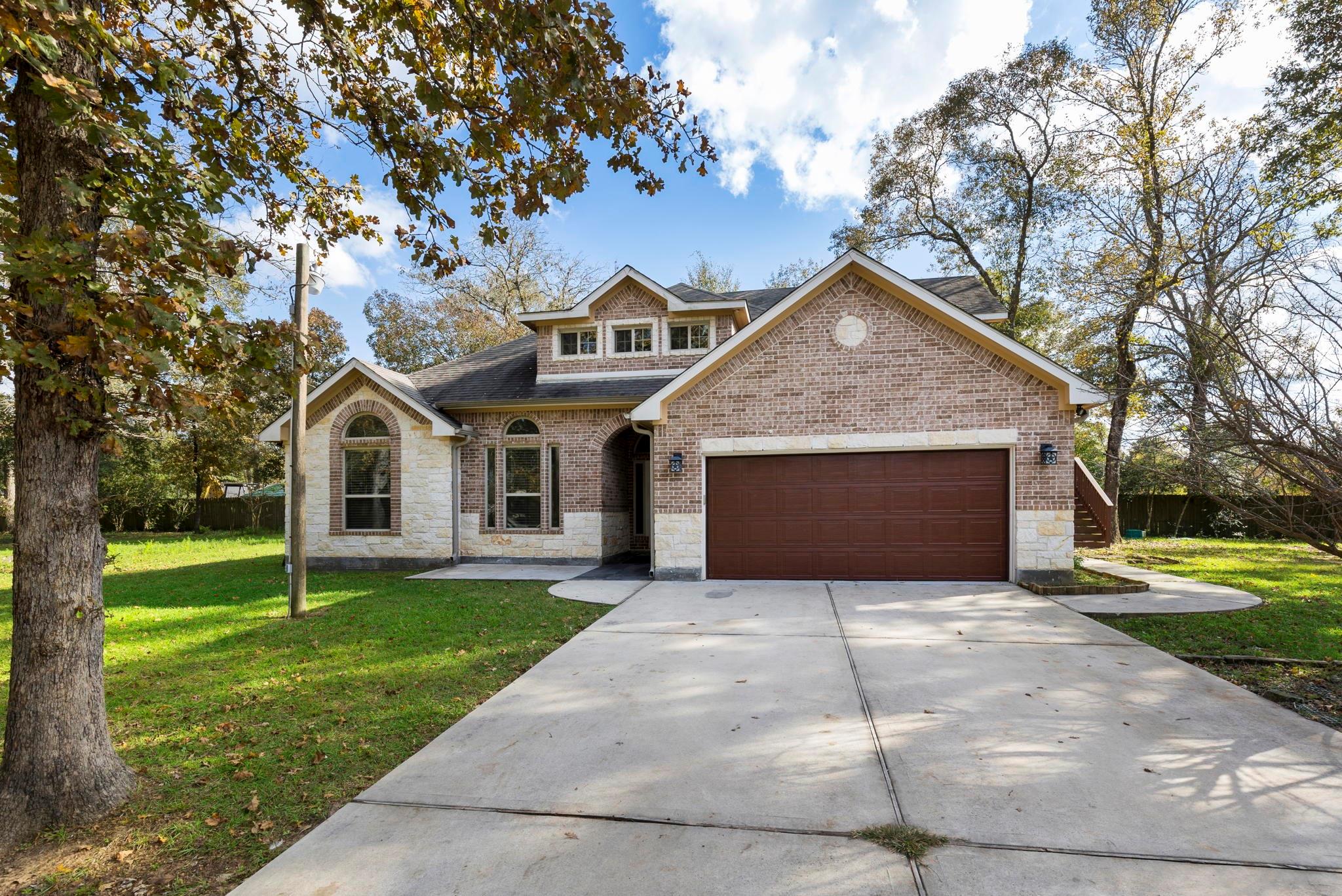 Beautifully Built Custom Home - If you have additional questions regarding 1155 Whipporwill Road  in Conroe or would like to tour the property with us call 800-660-1022 and reference MLS# 12122183.