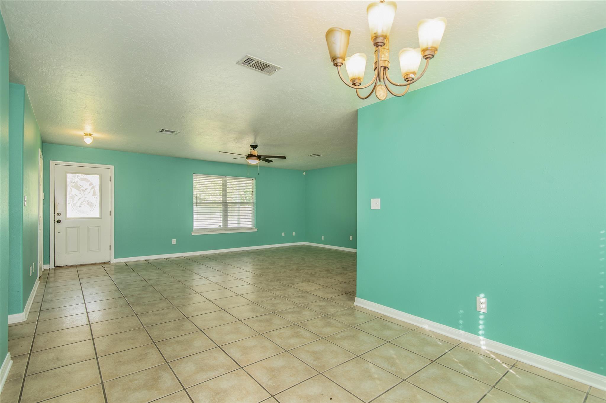 If you have additional questions regarding 19033 Woodridge Drive  in Conroe or would like to tour the property with us call 800-660-1022 and reference MLS# 47475586.