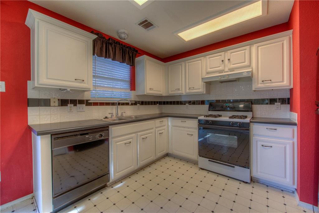 Gas range! - If you have additional questions regarding 13500 Dulles Avenue  in Austin or would like to tour the property with us call 800-660-1022 and reference MLS# 7279969.
