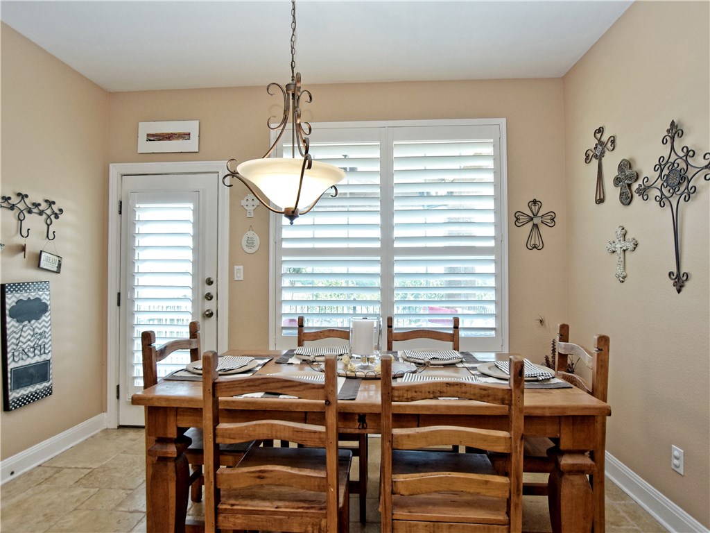 Breakfast area in kitchen, looks out to covered porch and private backyard - If you have additional questions regarding 2609 Old Hickory Cove  in Austin or would like to tour the property with us call 800-660-1022 and reference MLS# 8871668.