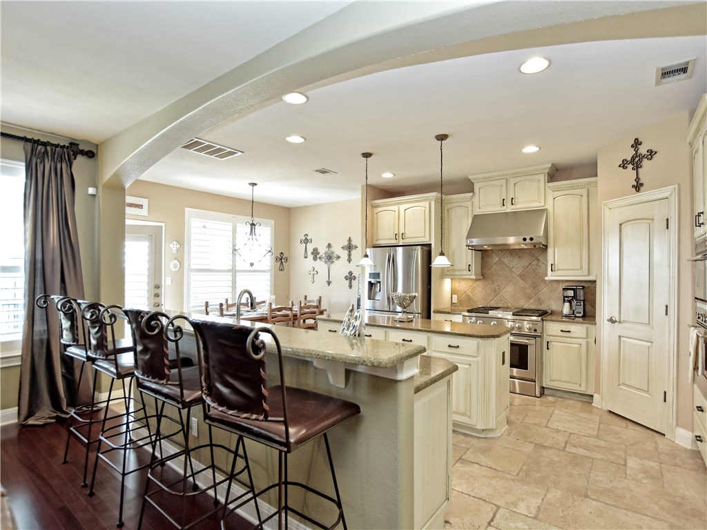 Breakfast bar in kitchen - If you have additional questions regarding 2609 Old Hickory Cove  in Austin or would like to tour the property with us call 800-660-1022 and reference MLS# 8871668.