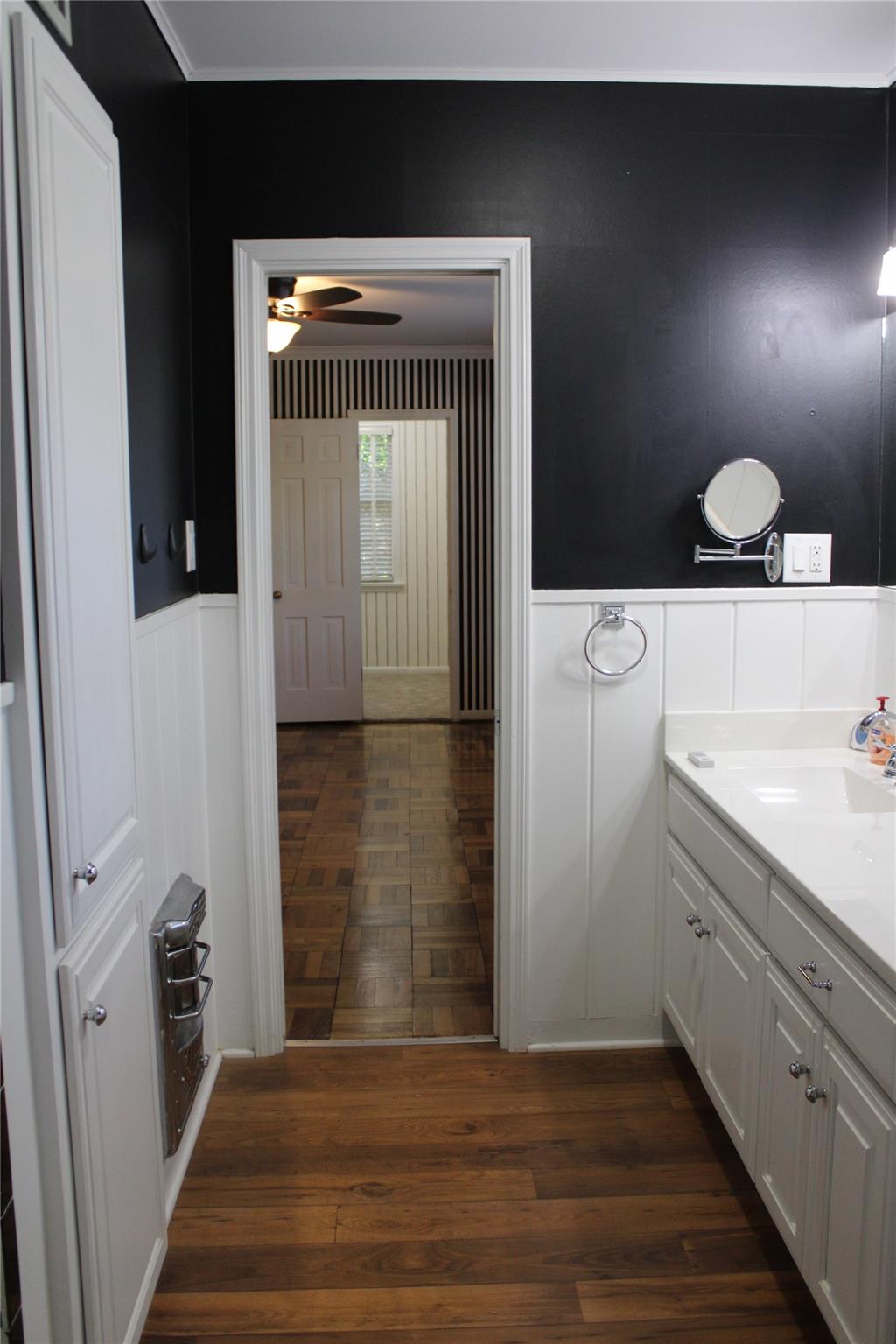Master Bath - If you have additional questions regarding 35 Rambling Road  in Palestine or would like to tour the property with us call 800-660-1022 and reference MLS# 96224311.