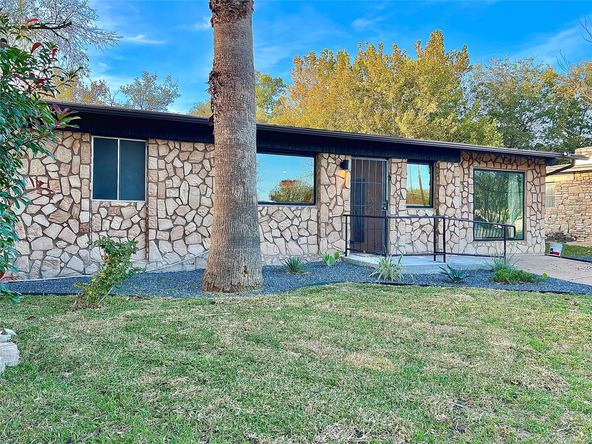 One story classic mid-century architecture with a Palm Springs vibe - palm tree included. - If you have additional questions regarding 1722 Meander Dr  in Austin or would like to tour the property with us call 800-660-1022 and reference MLS# 74241219.