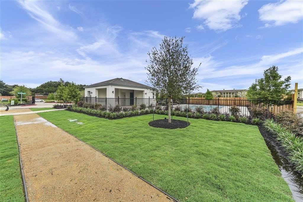 If you have additional questions regarding 3232 Royal Oaks Hollow Drive  in Houston or would like to tour the property with us call 800-660-1022 and reference MLS# 93009158.