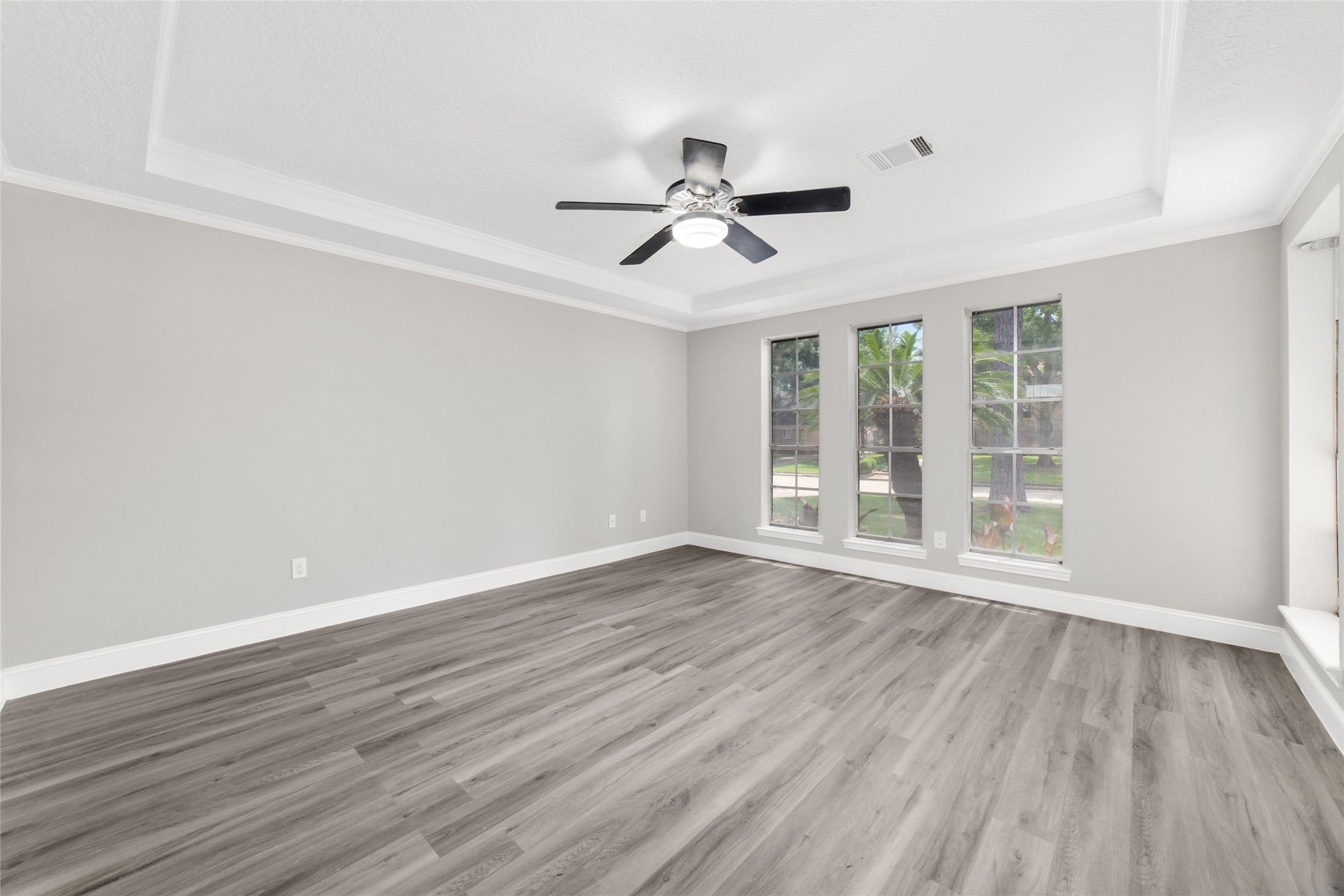 Downstairs master bedroom with tray celling - If you have additional questions regarding 22506 Wetherburn Lane  in Katy or would like to tour the property with us call 800-660-1022 and reference MLS# 96980135.
