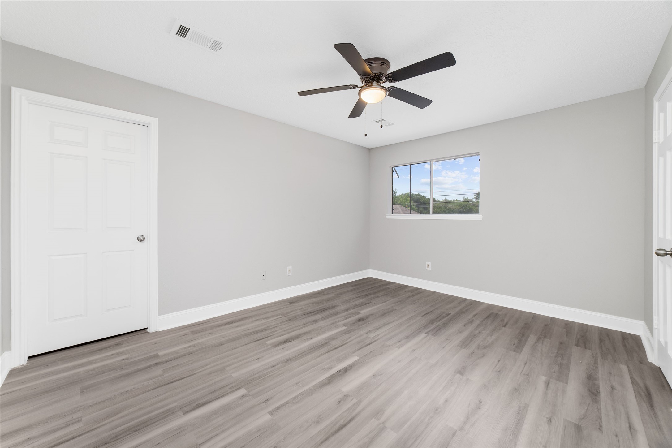 upstairs bedroom 3 - If you have additional questions regarding 22506 Wetherburn Lane  in Katy or would like to tour the property with us call 800-660-1022 and reference MLS# 96980135.