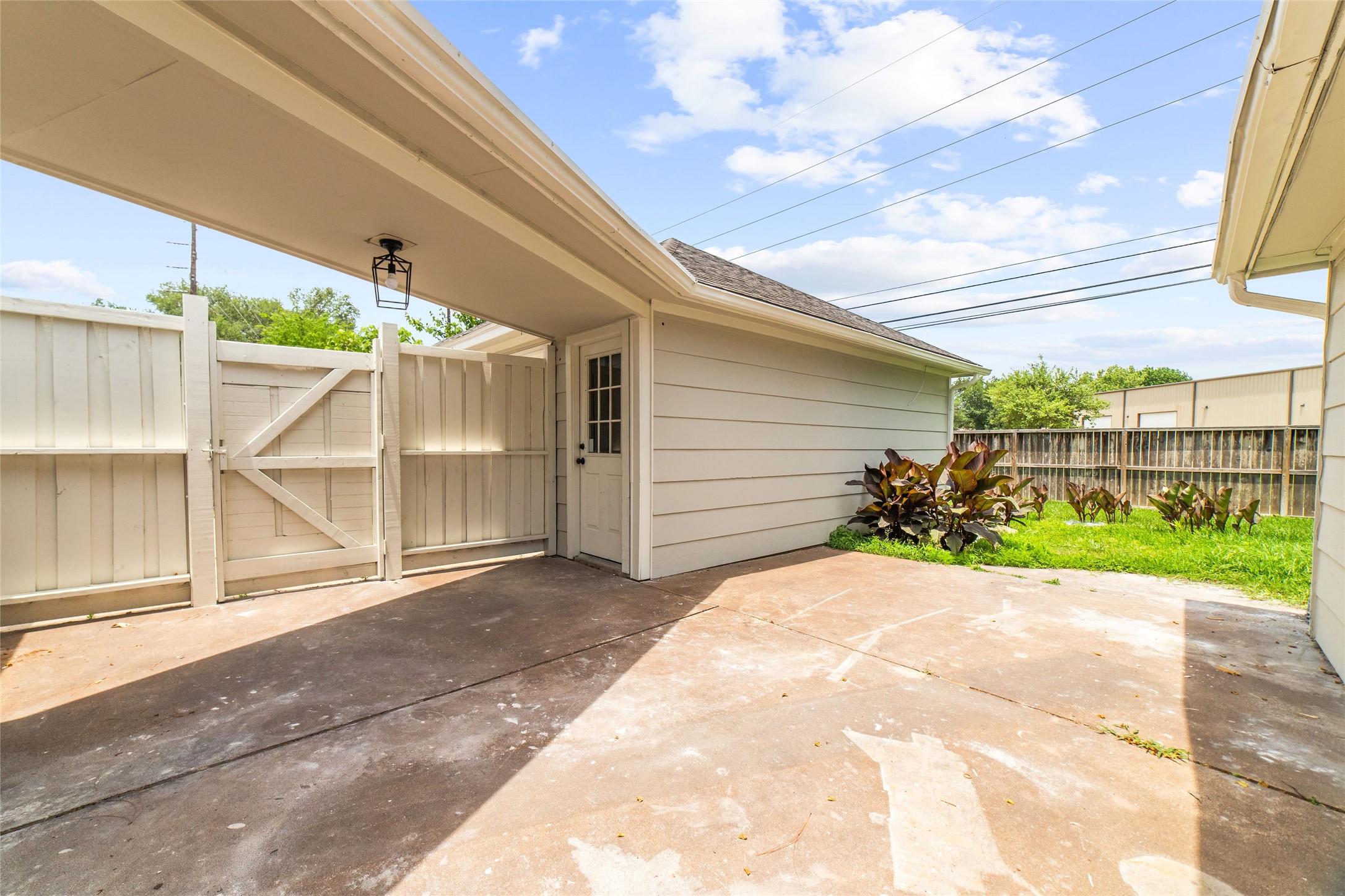 Detached garage entrance - If you have additional questions regarding 22506 Wetherburn Lane  in Katy or would like to tour the property with us call 800-660-1022 and reference MLS# 96980135.
