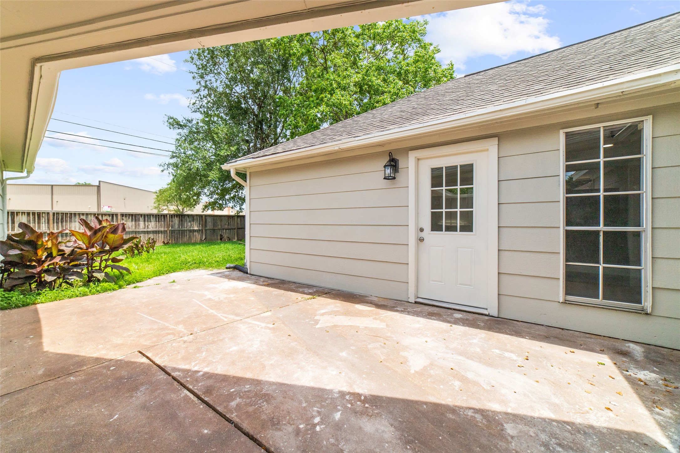 Patio entrance into home - If you have additional questions regarding 22506 Wetherburn Lane  in Katy or would like to tour the property with us call 800-660-1022 and reference MLS# 96980135.