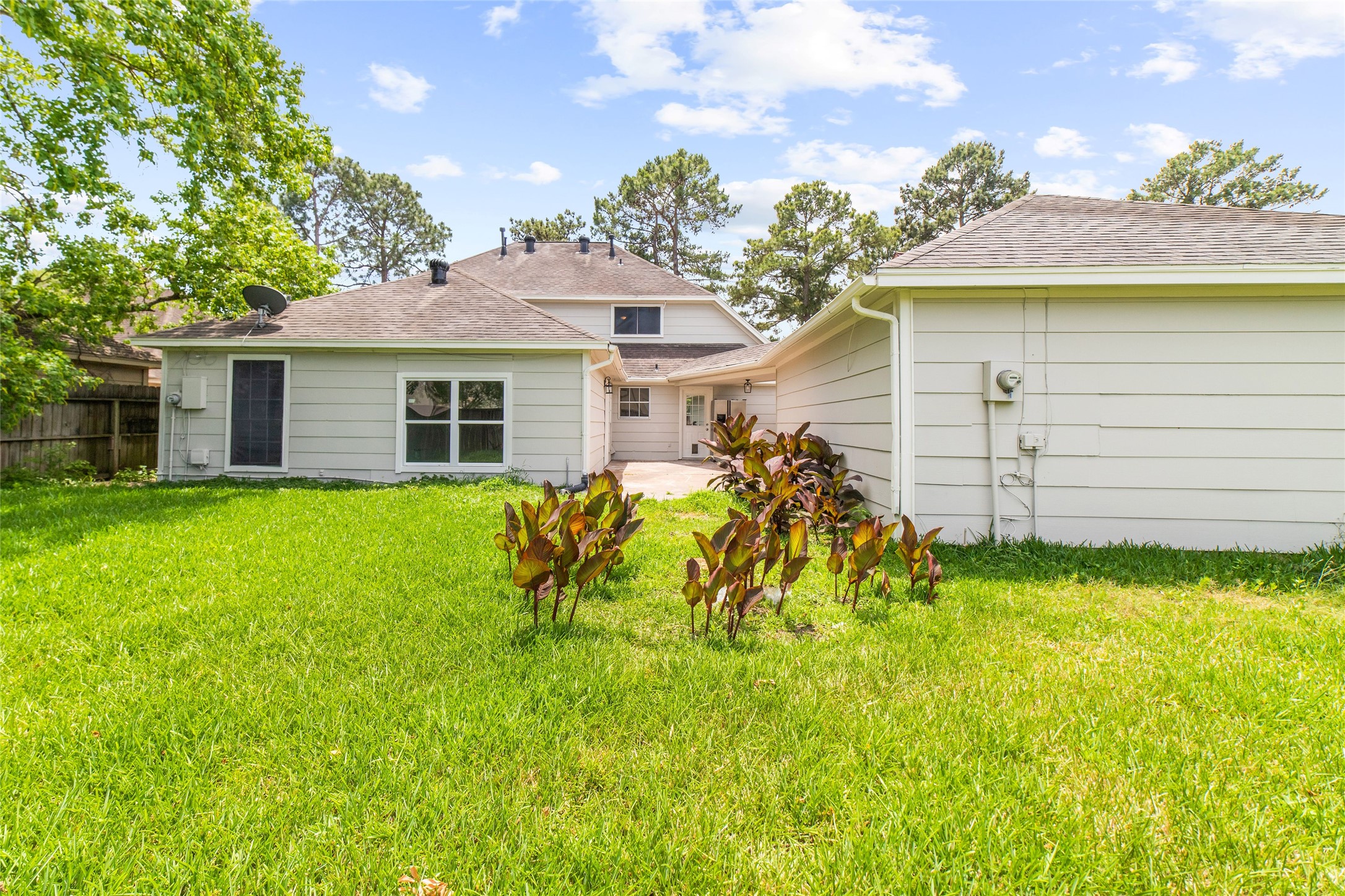 Fully fenced back yard - If you have additional questions regarding 22506 Wetherburn Lane  in Katy or would like to tour the property with us call 800-660-1022 and reference MLS# 96980135.