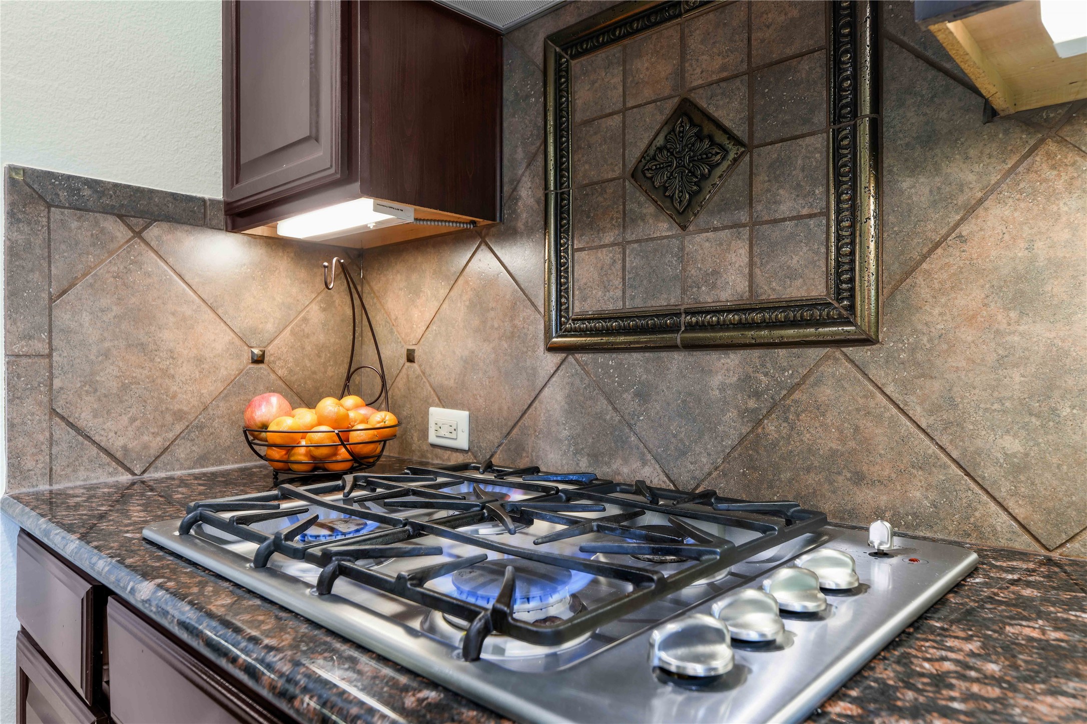 Gas Cooktop , Custom Backsplash - If you have additional questions regarding 2703 Leah Manor Lane  in Spring or would like to tour the property with us call 800-660-1022 and reference MLS# 41610049.