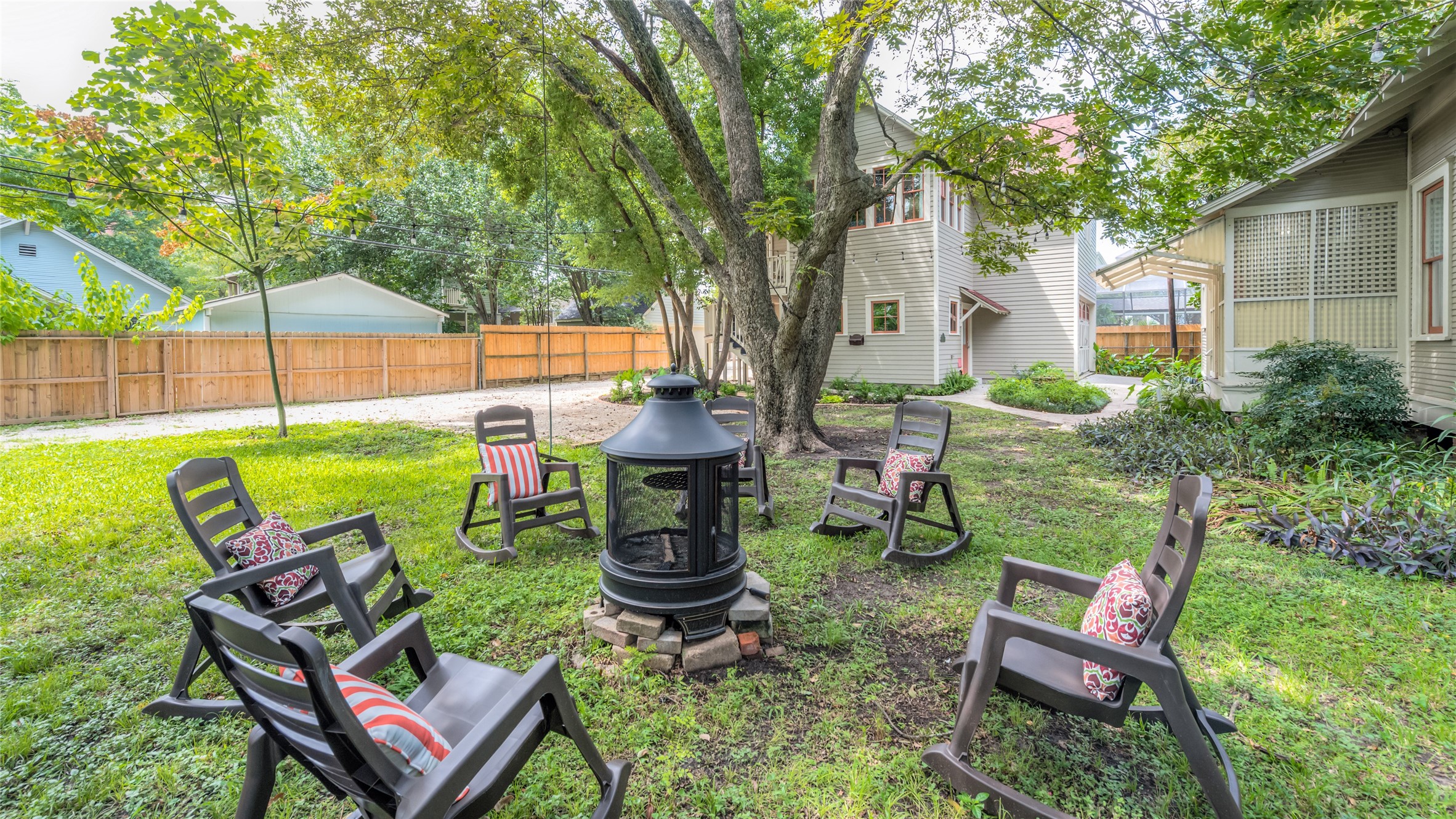 If you have additional questions regarding 1841-A Cortlandt Street  in Houston or would like to tour the property with us call 800-660-1022 and reference MLS# 5305744.