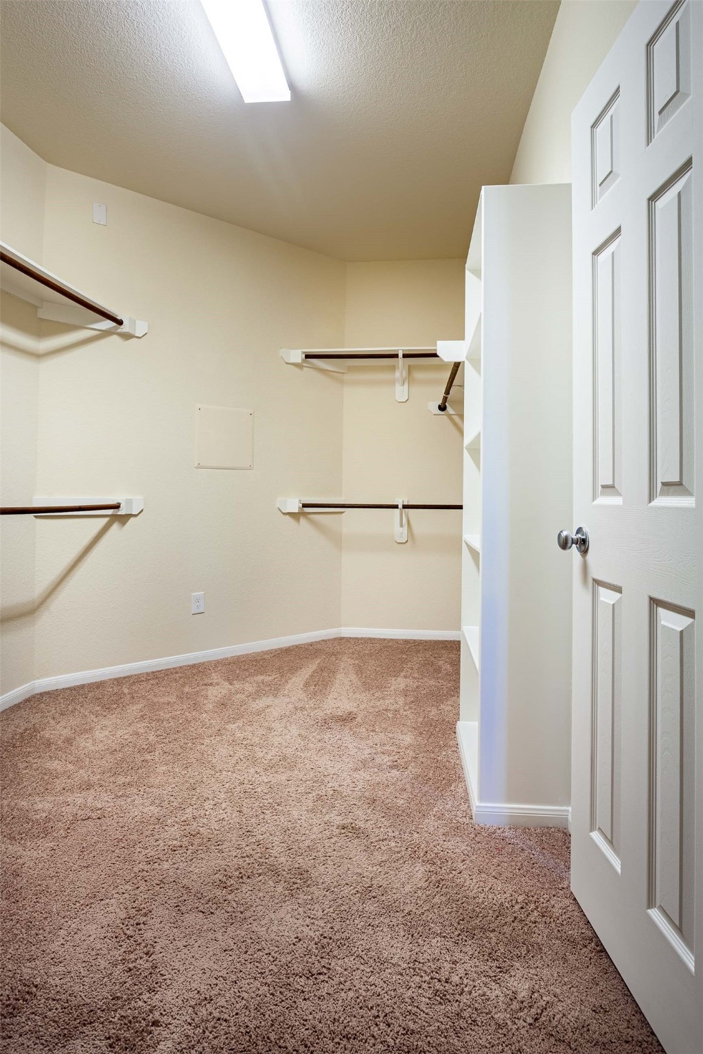 Tons of closet space en-suite for all of your needs. - If you have additional questions regarding 2404 Lakeway Drive  in Friendswood or would like to tour the property with us call 800-660-1022 and reference MLS# 35819457.