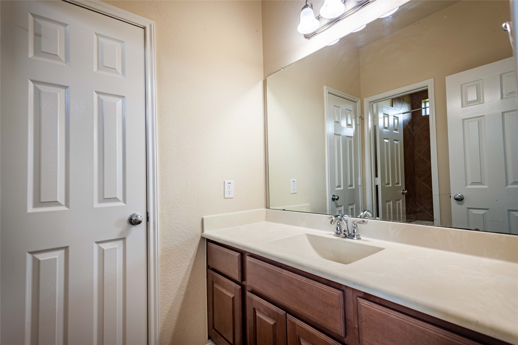 3rd bathroom. - If you have additional questions regarding 2404 Lakeway Drive  in Friendswood or would like to tour the property with us call 800-660-1022 and reference MLS# 35819457.