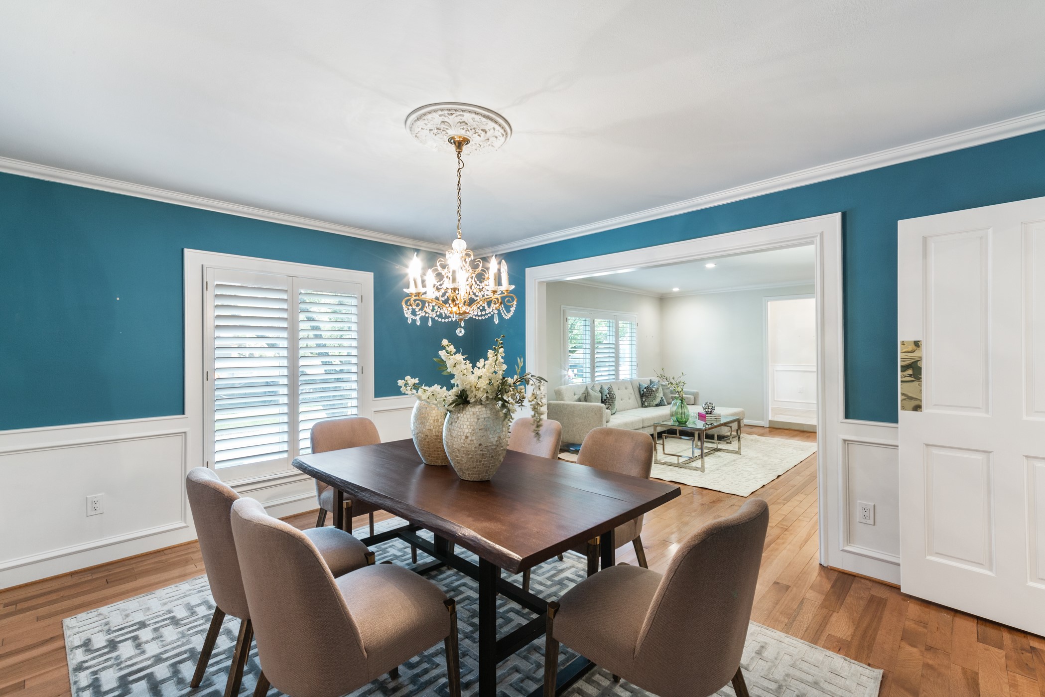 Perfect for all of your dinner parties or Sunday dinners. - If you have additional questions regarding 5207 Braesvalley Drive  in Houston or would like to tour the property with us call 800-660-1022 and reference MLS# 44144550.