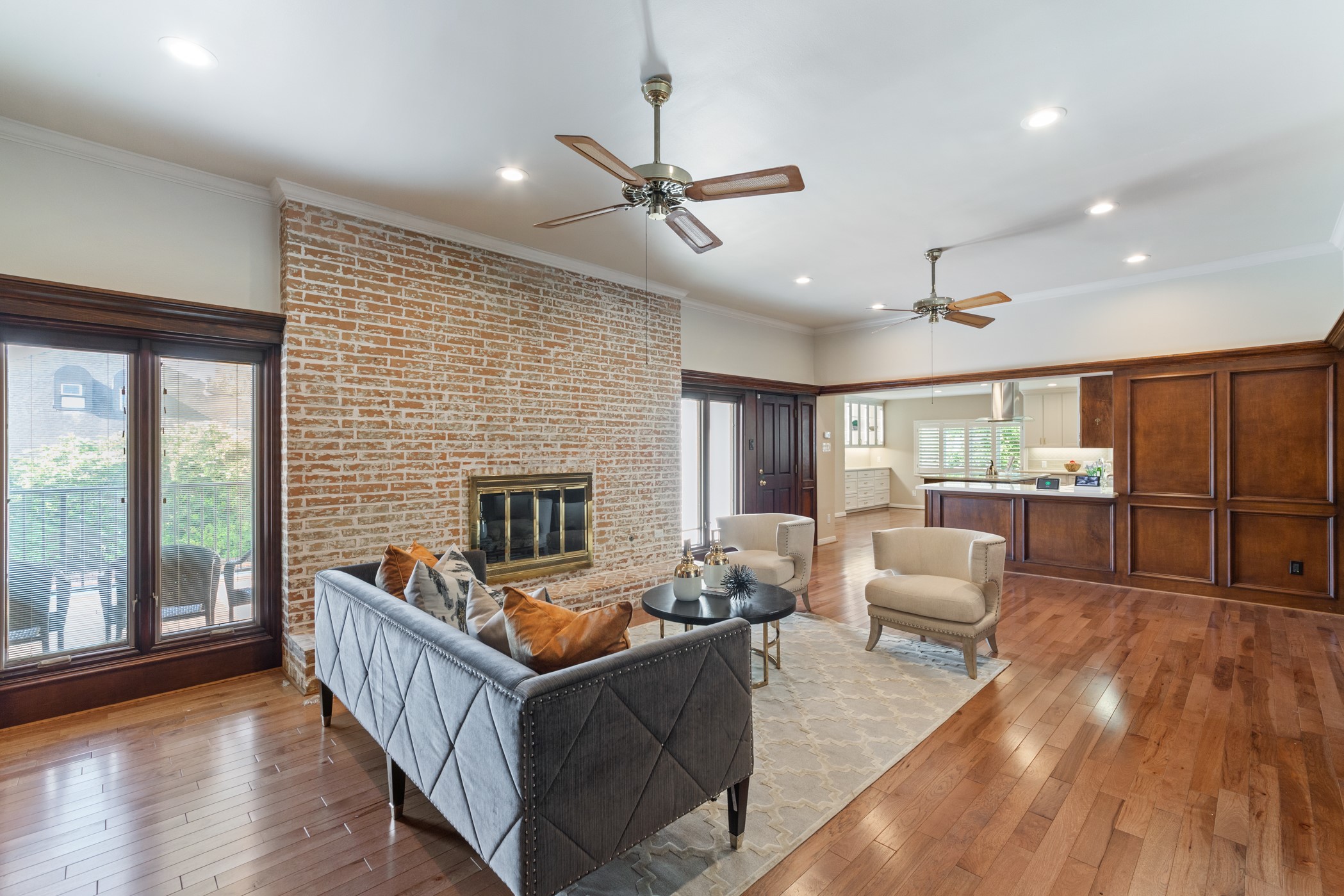 Great open floor plan for yourself or your guests. - If you have additional questions regarding 5207 Braesvalley Drive  in Houston or would like to tour the property with us call 800-660-1022 and reference MLS# 44144550.