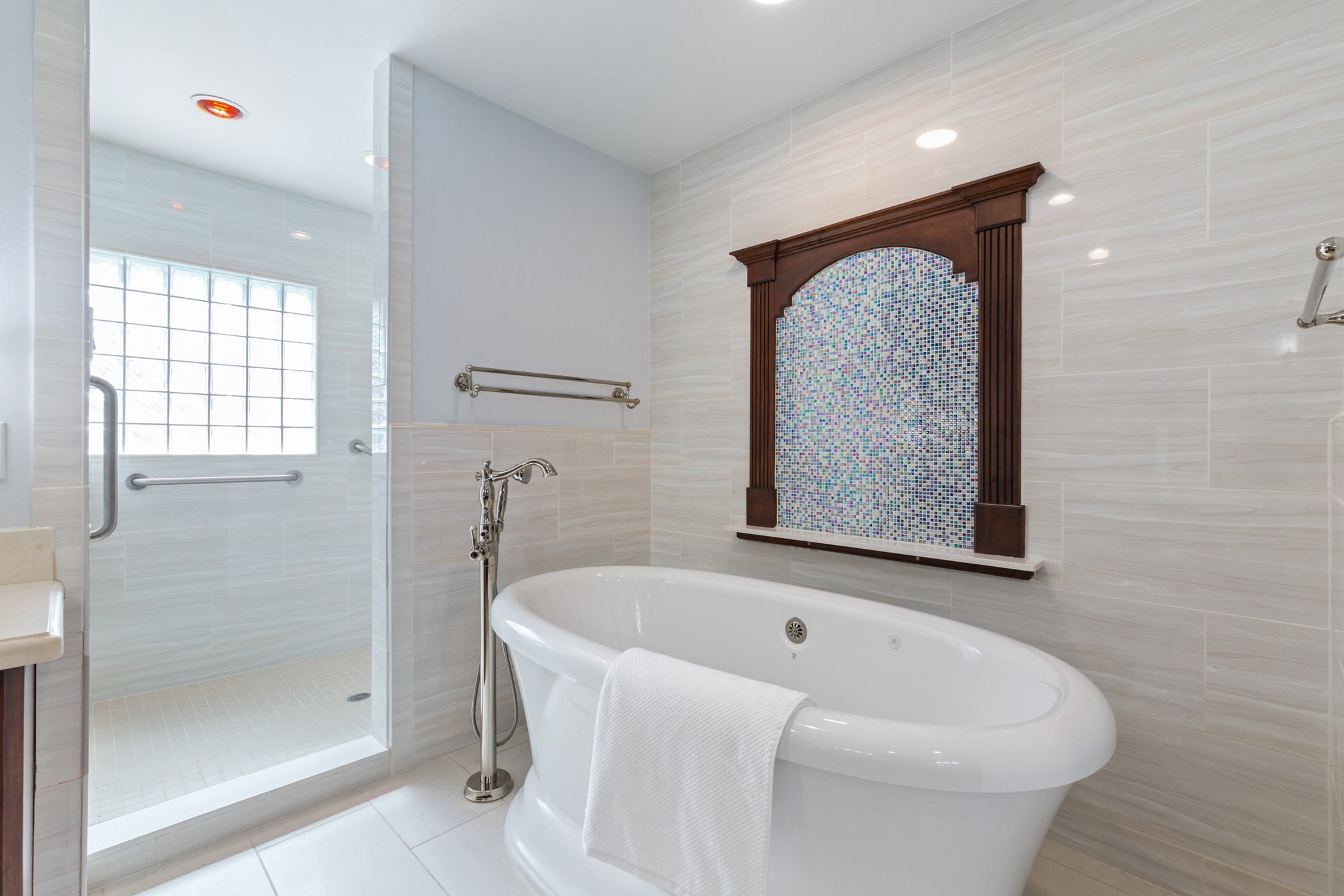 Very large walkin shower with hydrotherapy tub - If you have additional questions regarding 5207 Braesvalley Drive  in Houston or would like to tour the property with us call 800-660-1022 and reference MLS# 44144550.