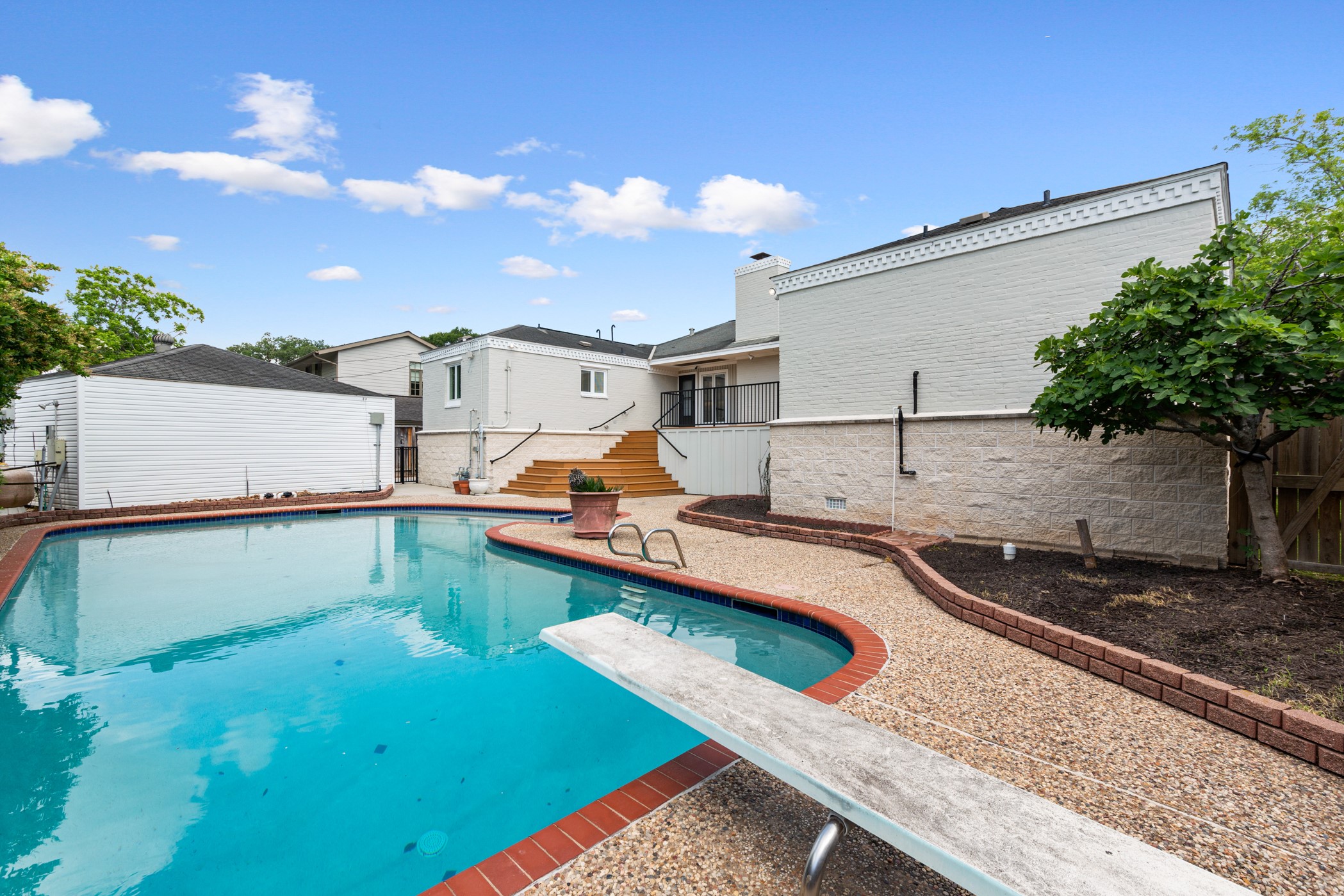 If you have additional questions regarding 5207 Braesvalley Drive  in Houston or would like to tour the property with us call 800-660-1022 and reference MLS# 44144550.