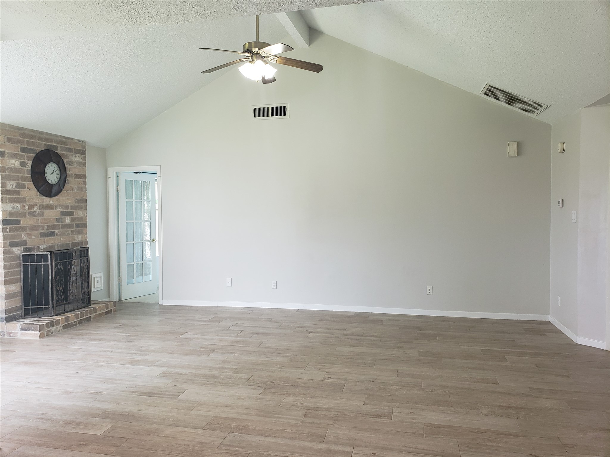 Living room with high ceiling and fireplace - If you have additional questions regarding 3023 Garden Lane  in Sugar Land or would like to tour the property with us call 800-660-1022 and reference MLS# 51210785.