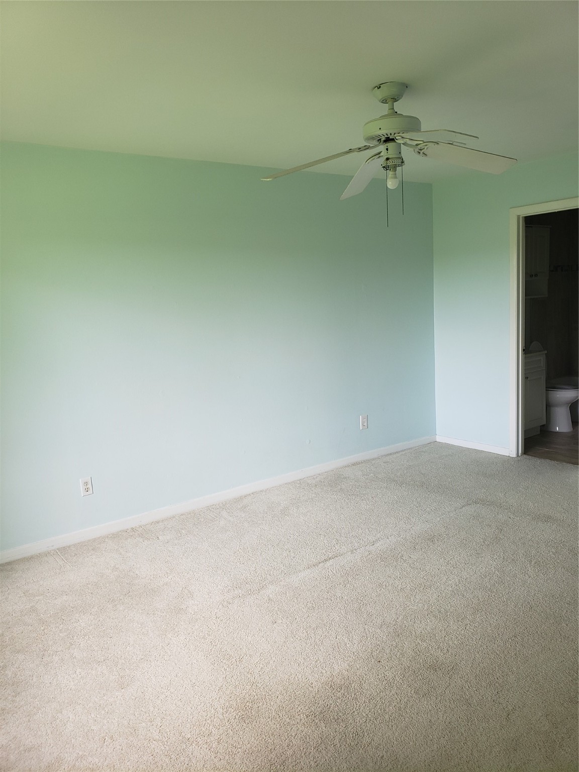 Master bedroom with lots of natural lighting - If you have additional questions regarding 3023 Garden Lane  in Sugar Land or would like to tour the property with us call 800-660-1022 and reference MLS# 51210785.