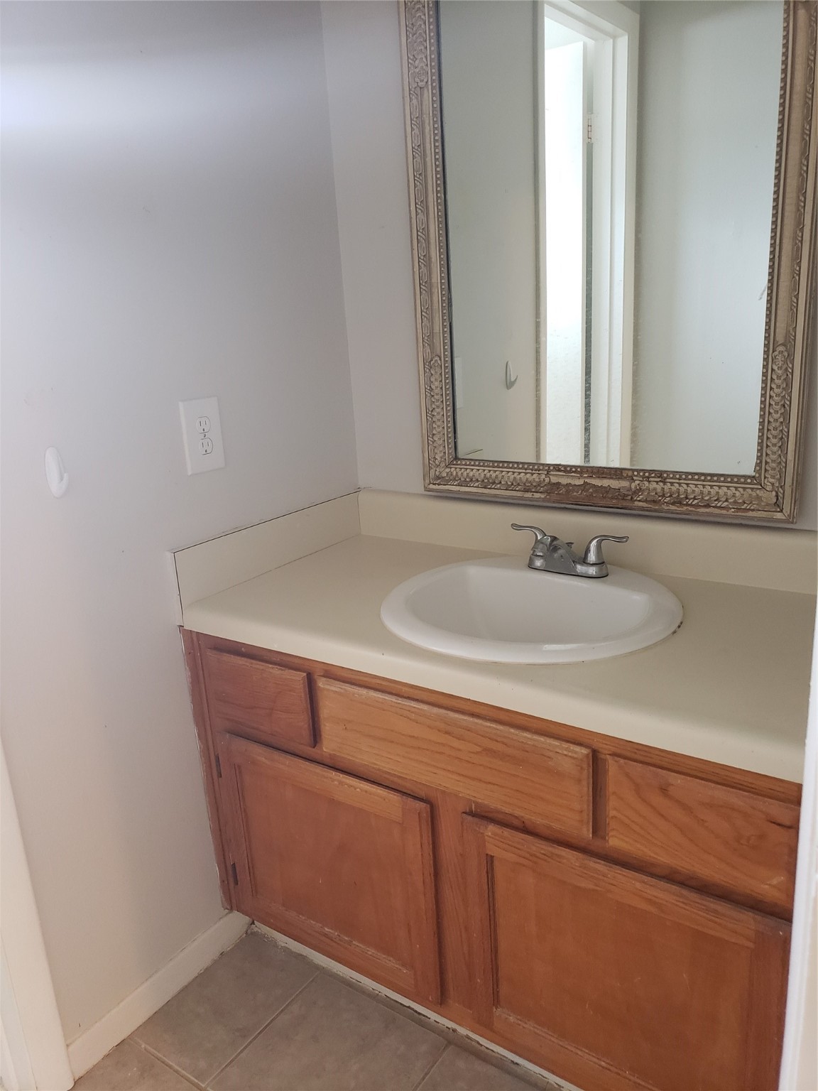 vanity area of secondary bathroom - If you have additional questions regarding 3023 Garden Lane  in Sugar Land or would like to tour the property with us call 800-660-1022 and reference MLS# 51210785.