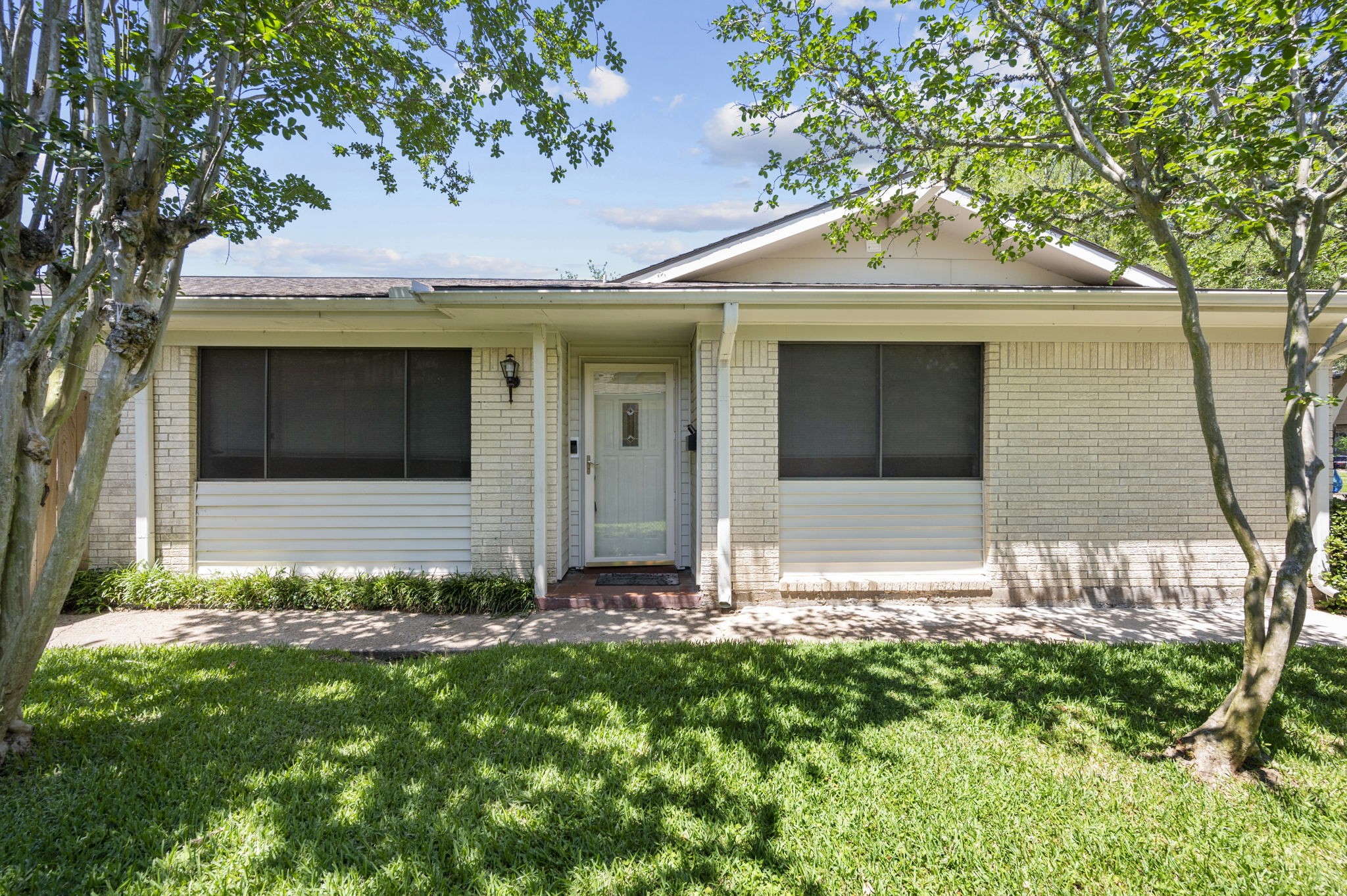 If you have additional questions regarding 1503 Silverpines Road  in Houston or would like to tour the property with us call 800-660-1022 and reference MLS# 54439120.