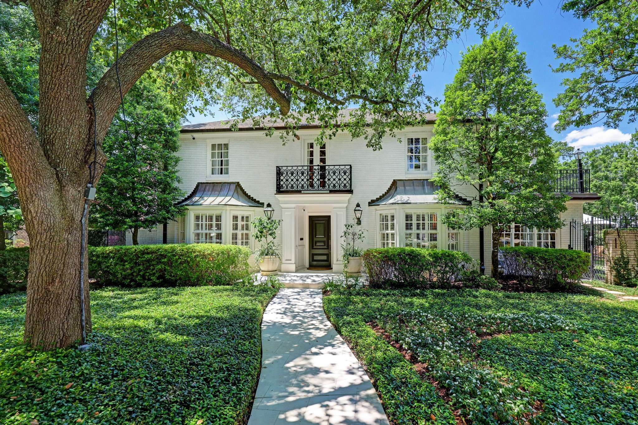 If you have additional questions regarding 2204 Looscan Lane  in Houston or would like to tour the property with us call 800-660-1022 and reference MLS# 78659646.