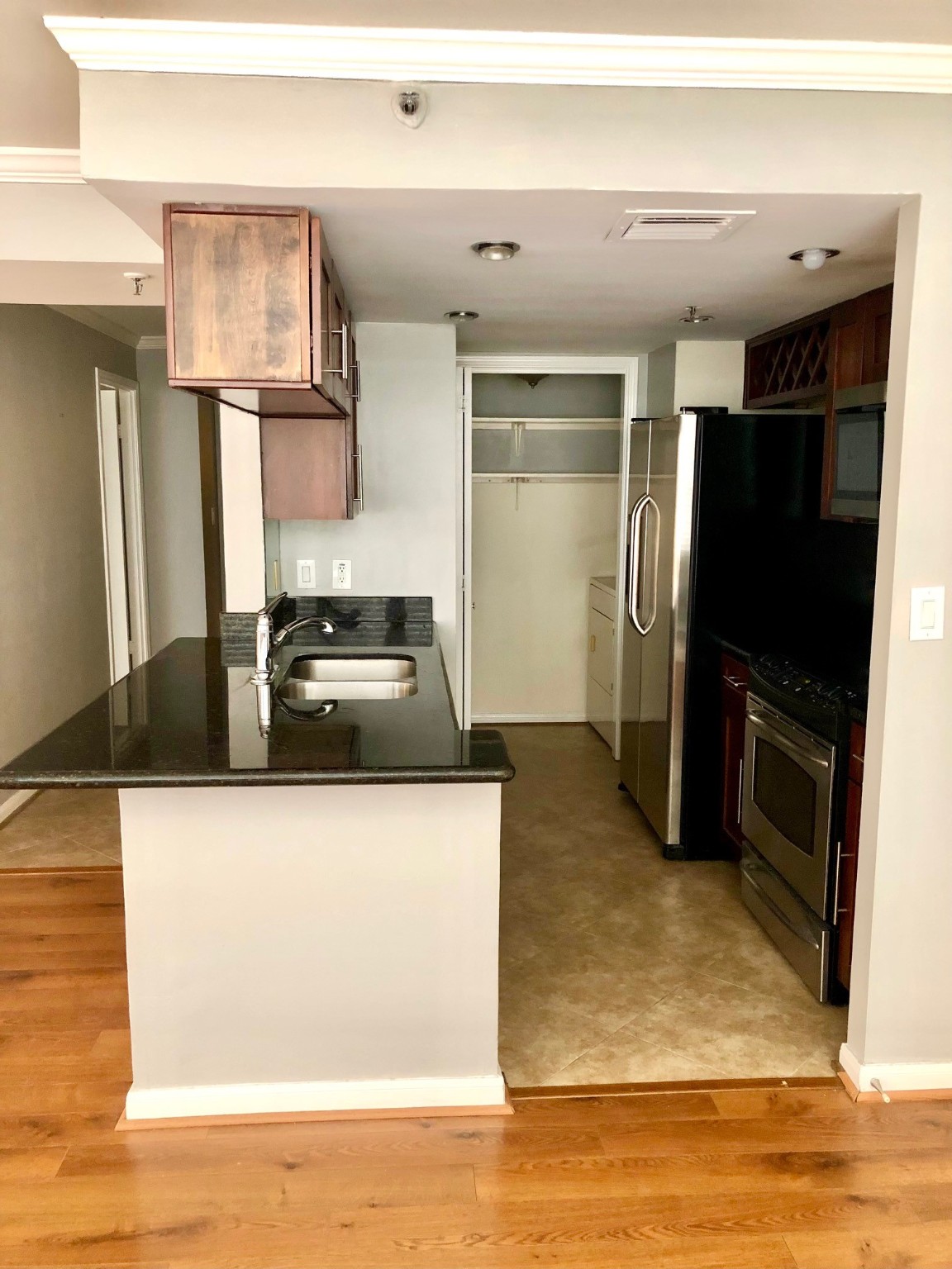 Stainless steel appliances with a ceramic cooktop. - If you have additional questions regarding 3525 Sage Road  in Houston or would like to tour the property with us call 800-660-1022 and reference MLS# 79115123.