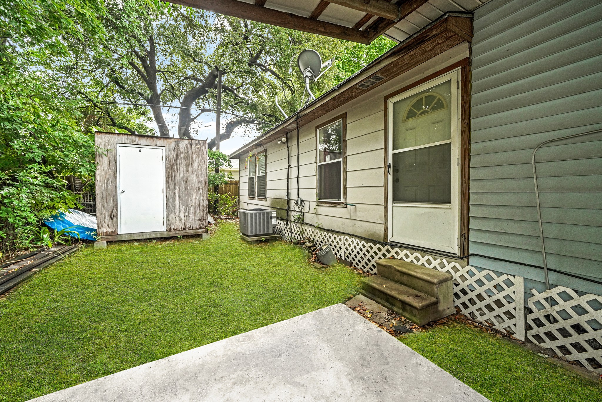 If you have additional questions regarding 1812 Mckee Street  in Houston or would like to tour the property with us call 800-660-1022 and reference MLS# 15289391.