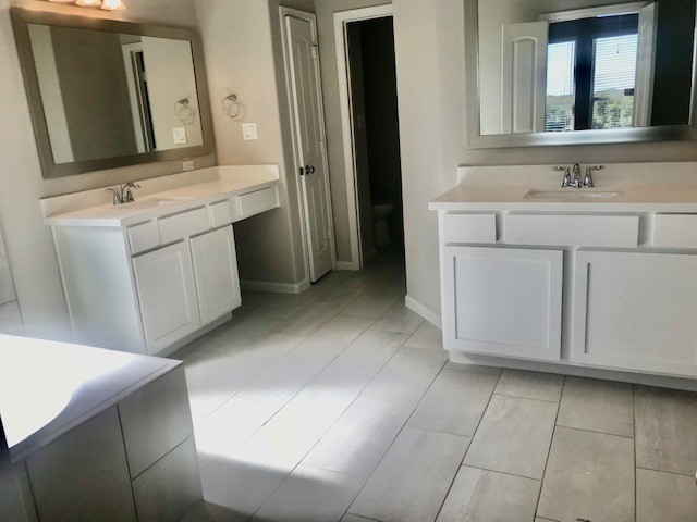 Luxurious owner's bath (*Photo not of actual home and used for illustration purposes only.) - If you have additional questions regarding 11907 Eastgrove Park Way  in Houston or would like to tour the property with us call 800-660-1022 and reference MLS# 87814508.