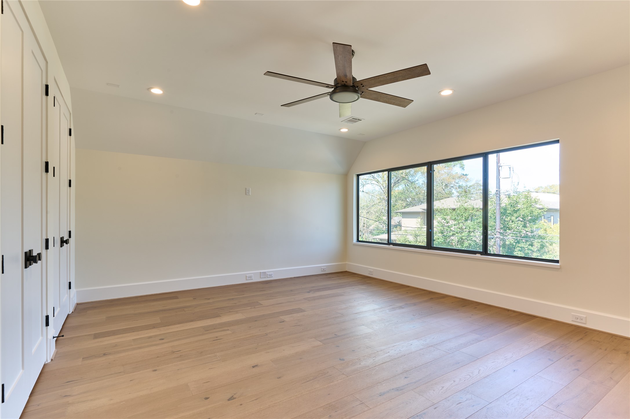 If you have additional questions regarding 874 W 41st Street  in Houston or would like to tour the property with us call 800-660-1022 and reference MLS# 9982455.