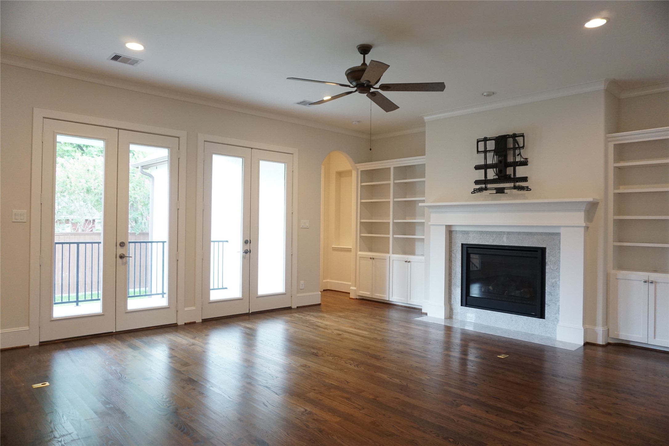 Living Room opens to a balcony - If you have additional questions regarding 5506 Ariel Street  in Houston or would like to tour the property with us call 800-660-1022 and reference MLS# 34676977.