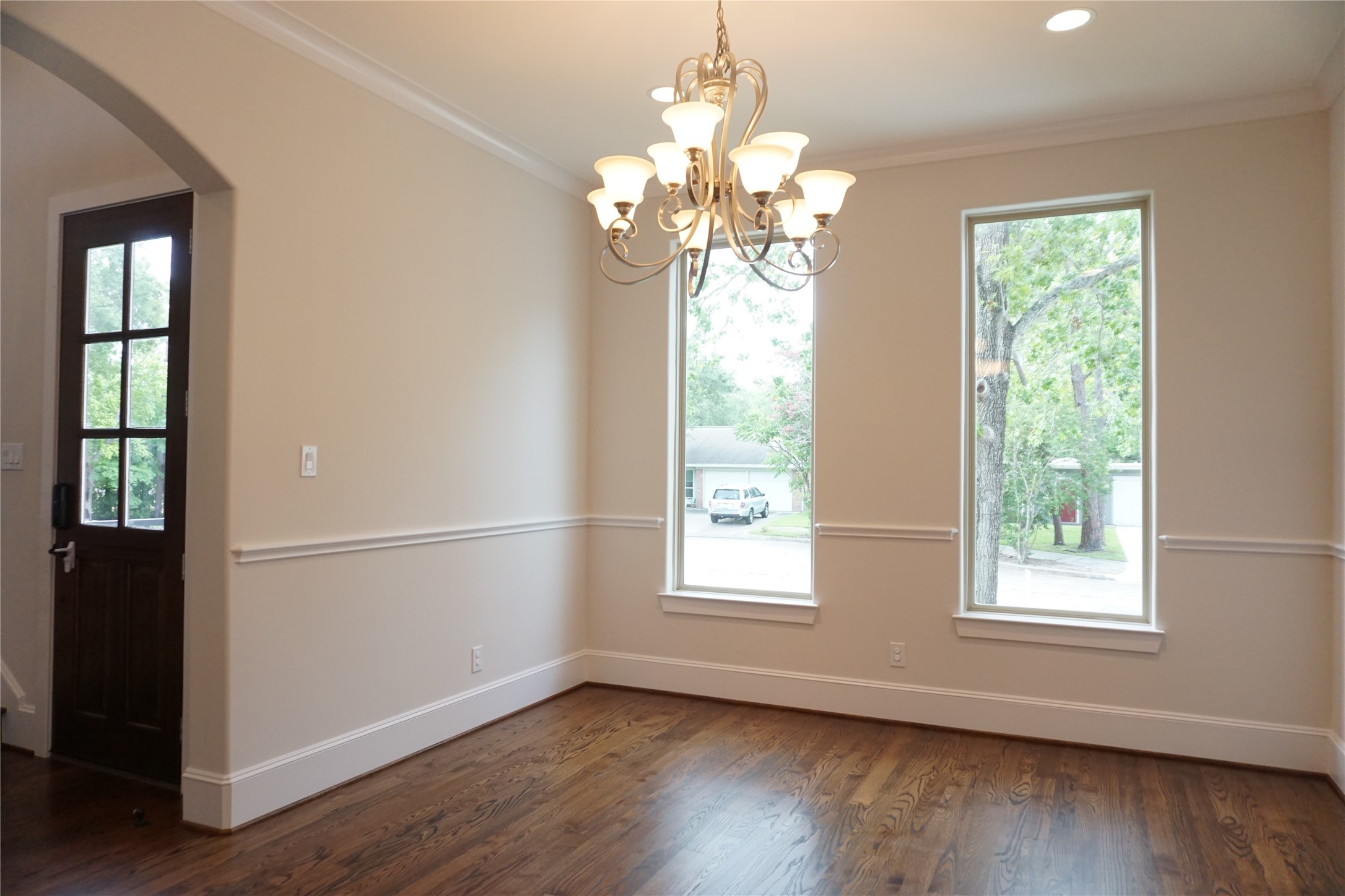 Another View of Dining - If you have additional questions regarding 5506 Ariel Street  in Houston or would like to tour the property with us call 800-660-1022 and reference MLS# 34676977.