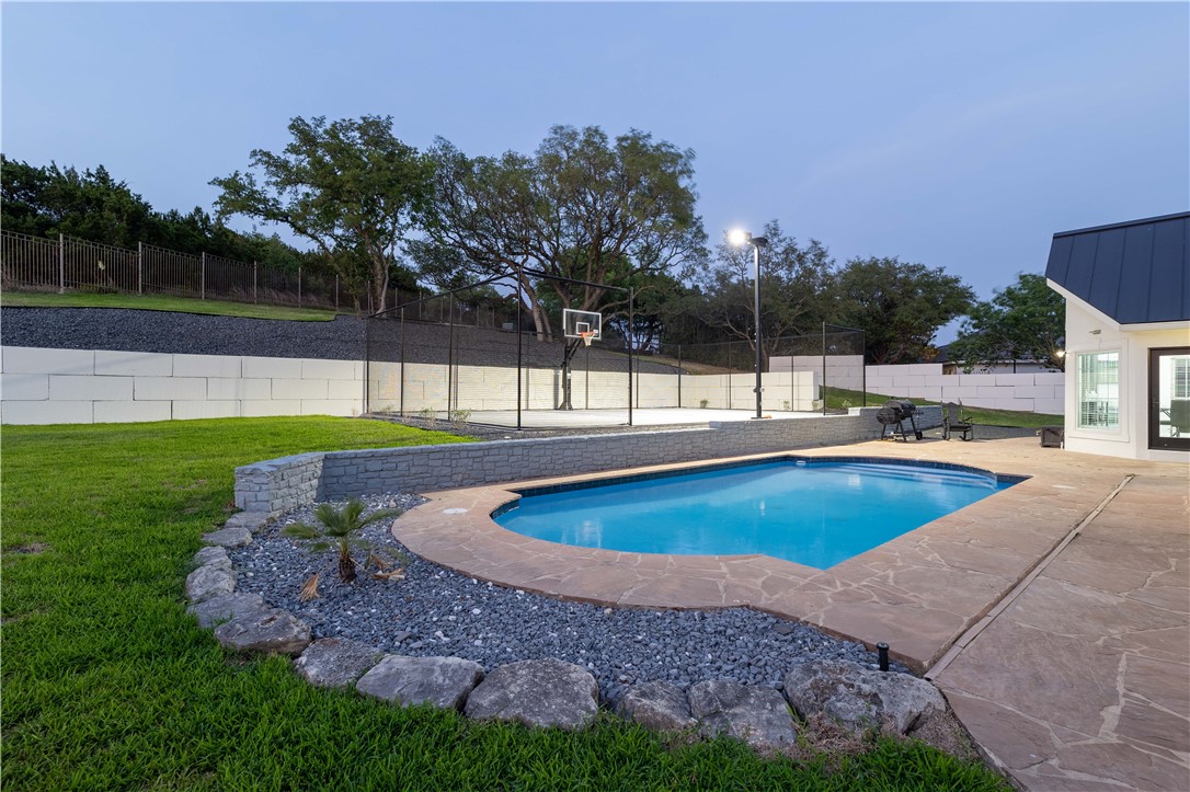 If you have additional questions regarding 15 Vineyard Drive  in San Antonio or would like to tour the property with us call 800-660-1022 and reference MLS# 9211897.
