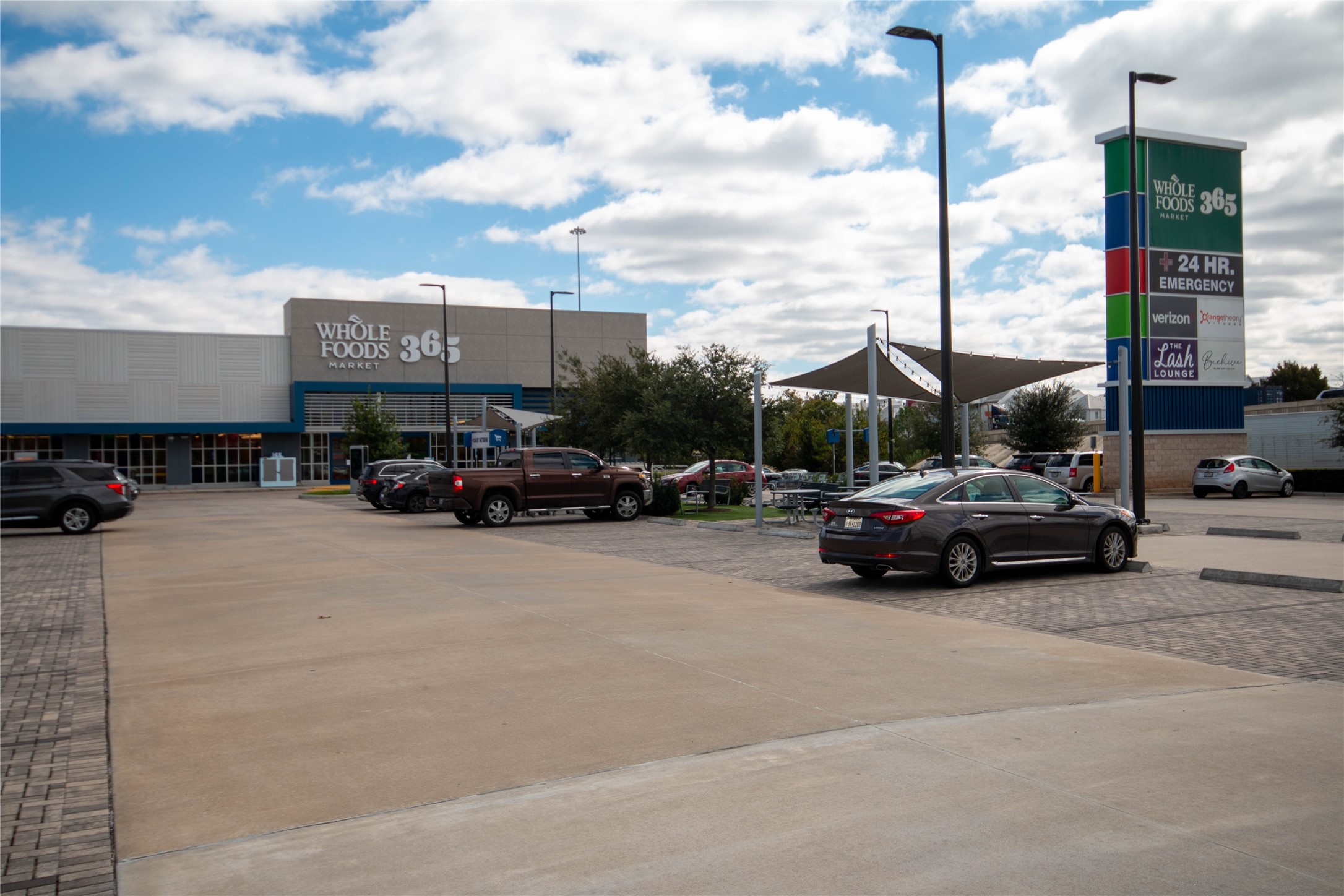 neighborhood shopping - If you have additional questions regarding 426 E 41st Street  in Houston or would like to tour the property with us call 800-660-1022 and reference MLS# 11915247.