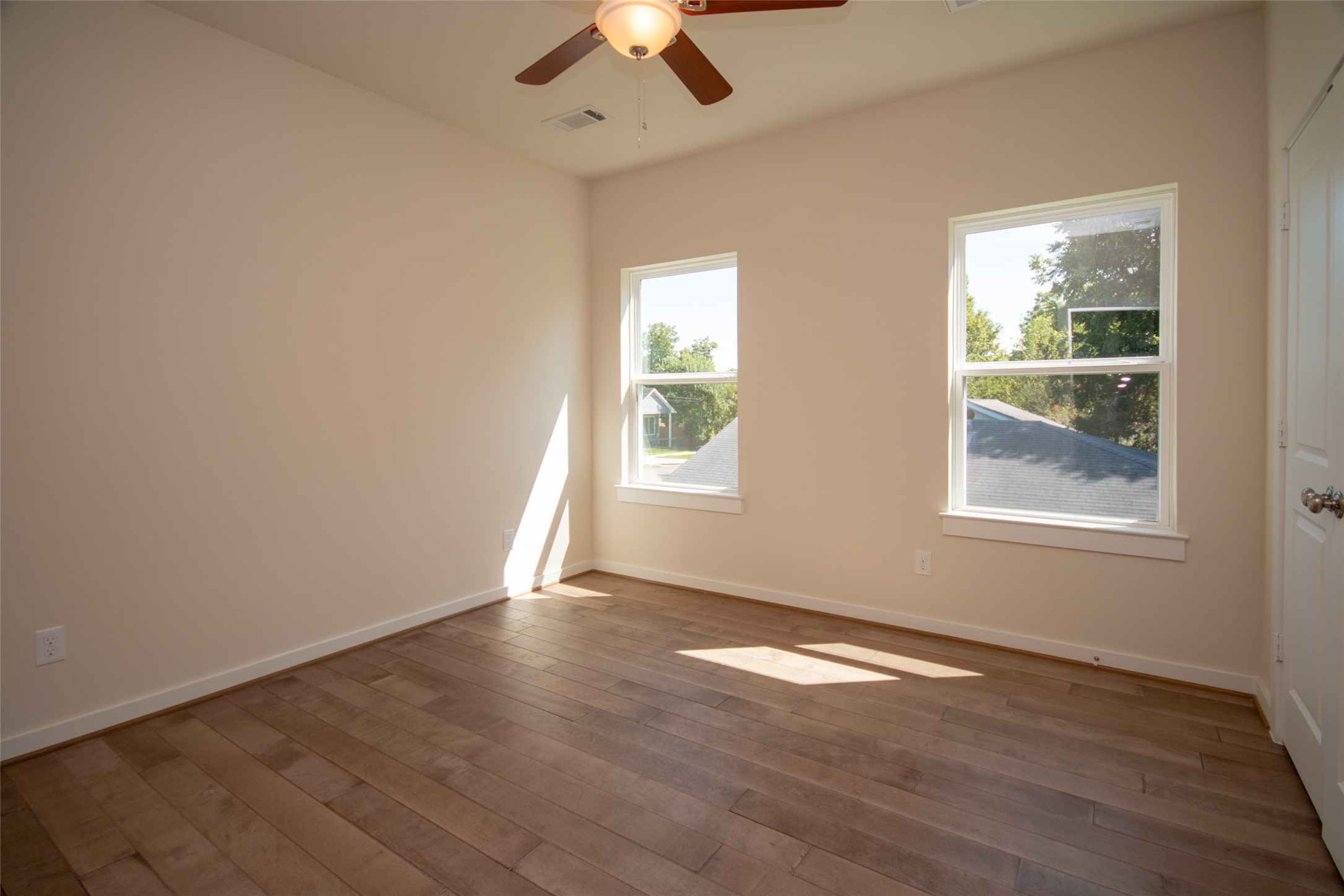 without staging - If you have additional questions regarding 426 E 41st Street  in Houston or would like to tour the property with us call 800-660-1022 and reference MLS# 11915247.