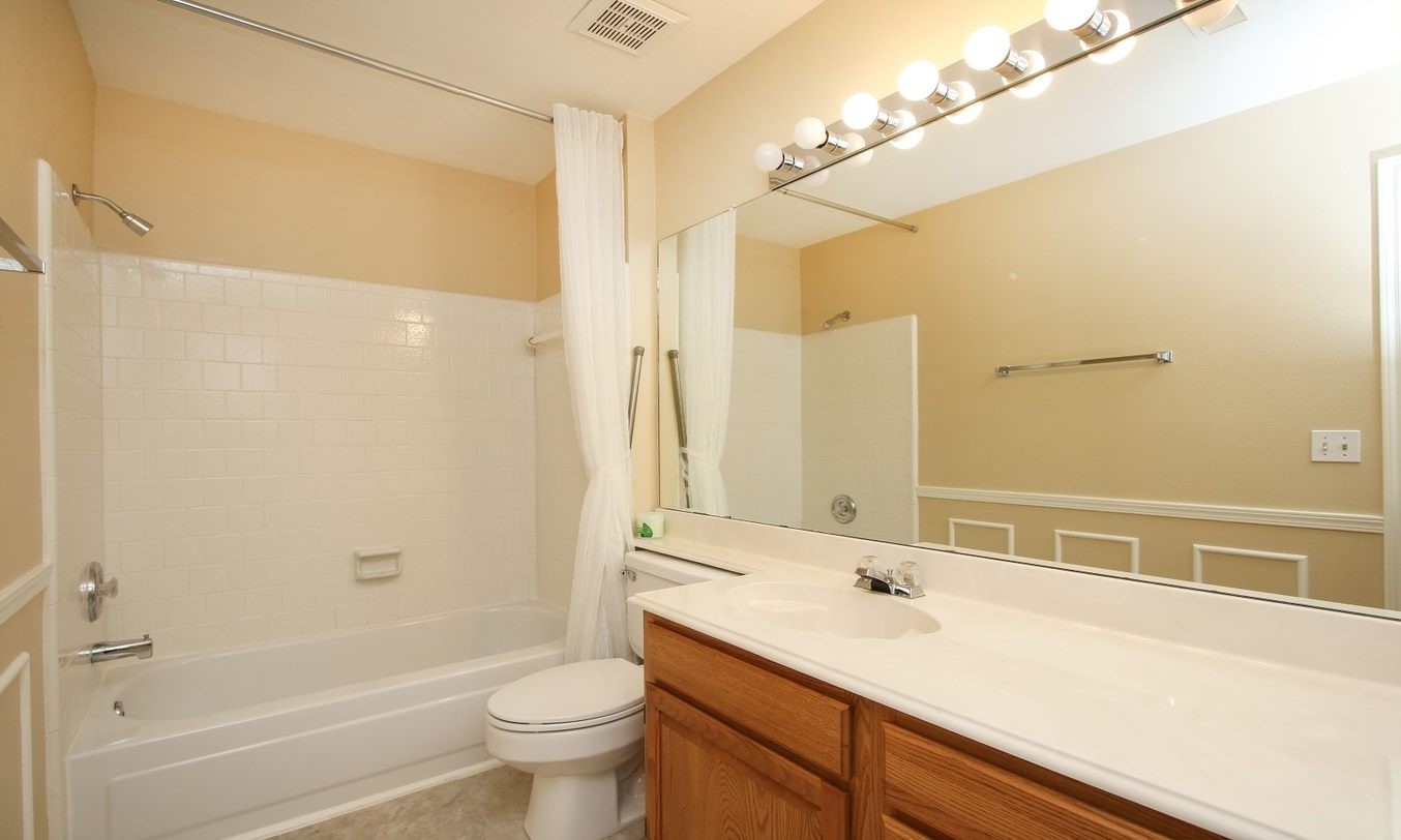 Shower/bath combination in upstairs bath. - If you have additional questions regarding 8403 Colony Oaks Court  in Spring or would like to tour the property with us call 800-660-1022 and reference MLS# 21930324.