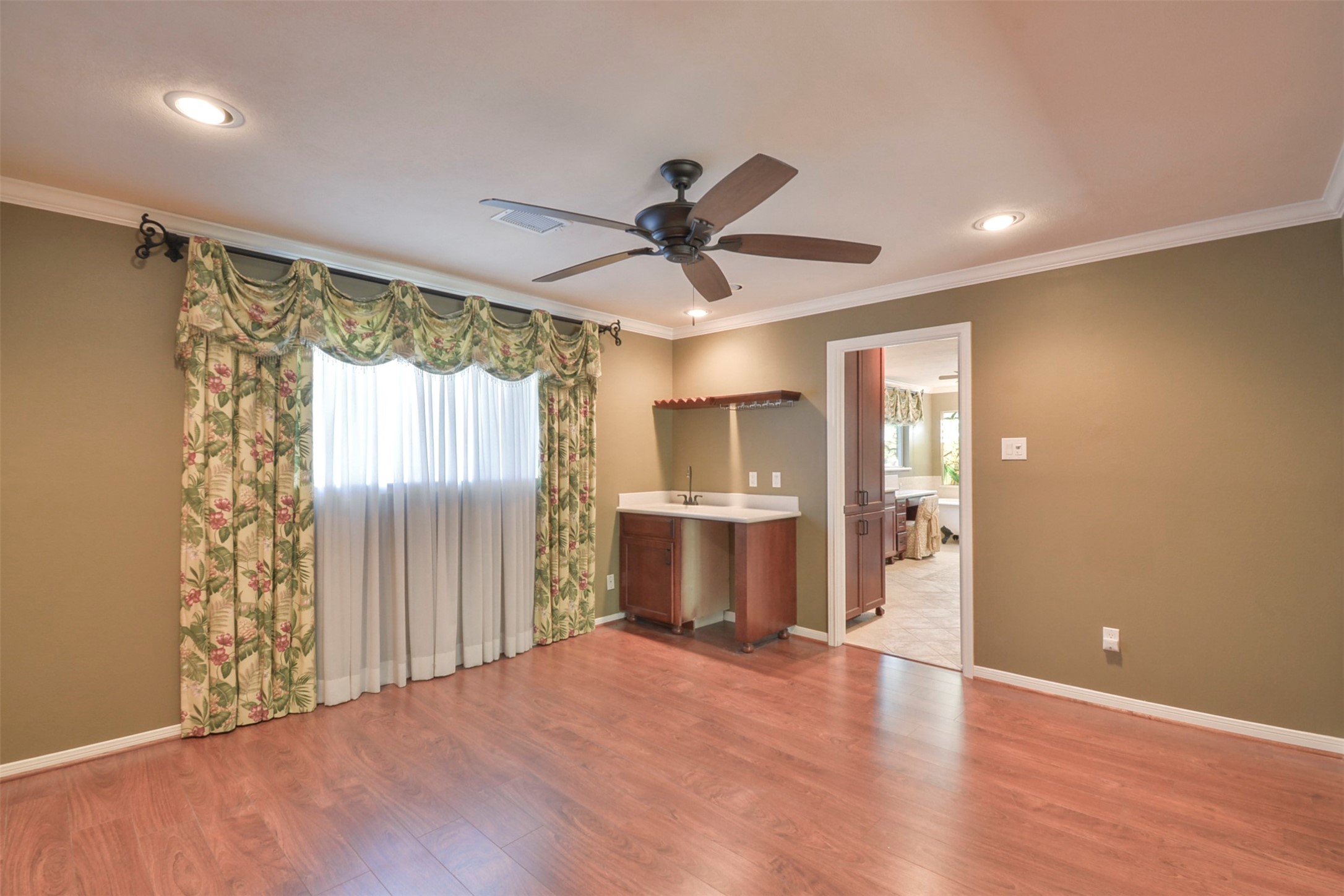 If you have additional questions regarding 303 Shady Glen Lane  in Conroe or would like to tour the property with us call 800-660-1022 and reference MLS# 25950659.