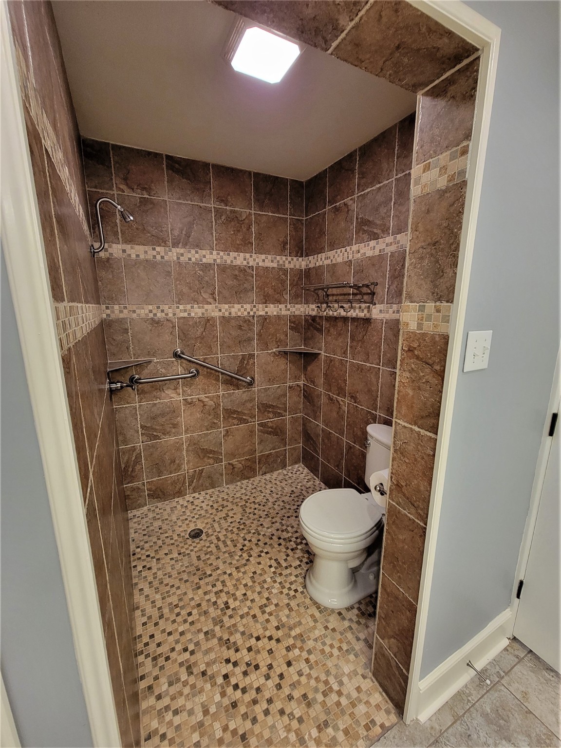 Bathroom - If you have additional questions regarding 1011 Lynnwood Avenue  in Liberty or would like to tour the property with us call 800-660-1022 and reference MLS# 98715194.