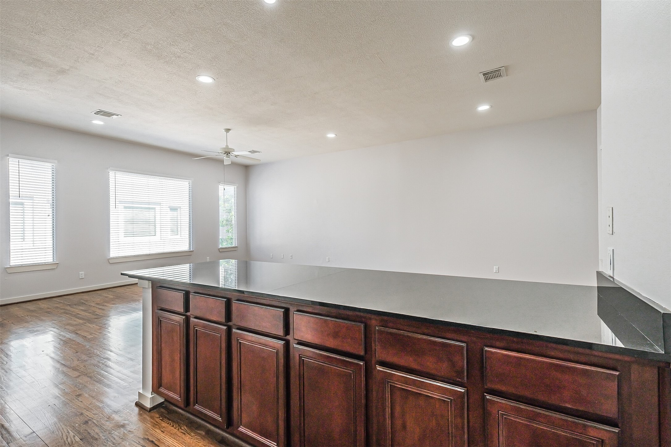 If you have additional questions regarding 4336 Center Street  in Houston or would like to tour the property with us call 800-660-1022 and reference MLS# 24798932.