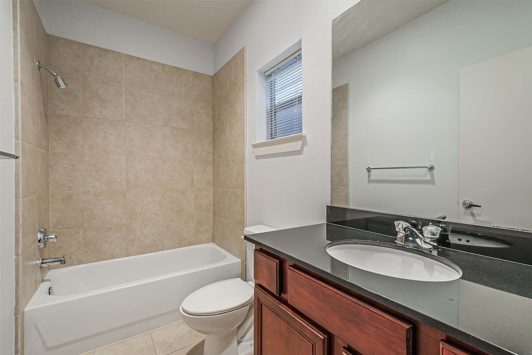Full bathroom in 1st floor bedroom - If you have additional questions regarding 4336 Center Street  in Houston or would like to tour the property with us call 800-660-1022 and reference MLS# 24798932.