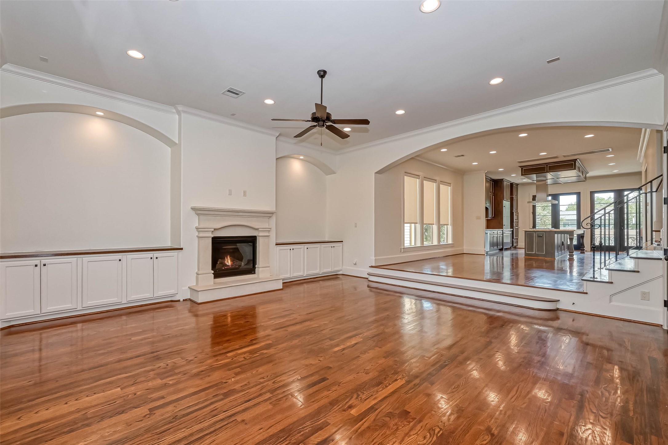 Overview of the living room featuring wood flooring and a remote control fireplace - If you have additional questions regarding 6606 Rodrigo Street  in Houston or would like to tour the property with us call 800-660-1022 and reference MLS# 74006082.