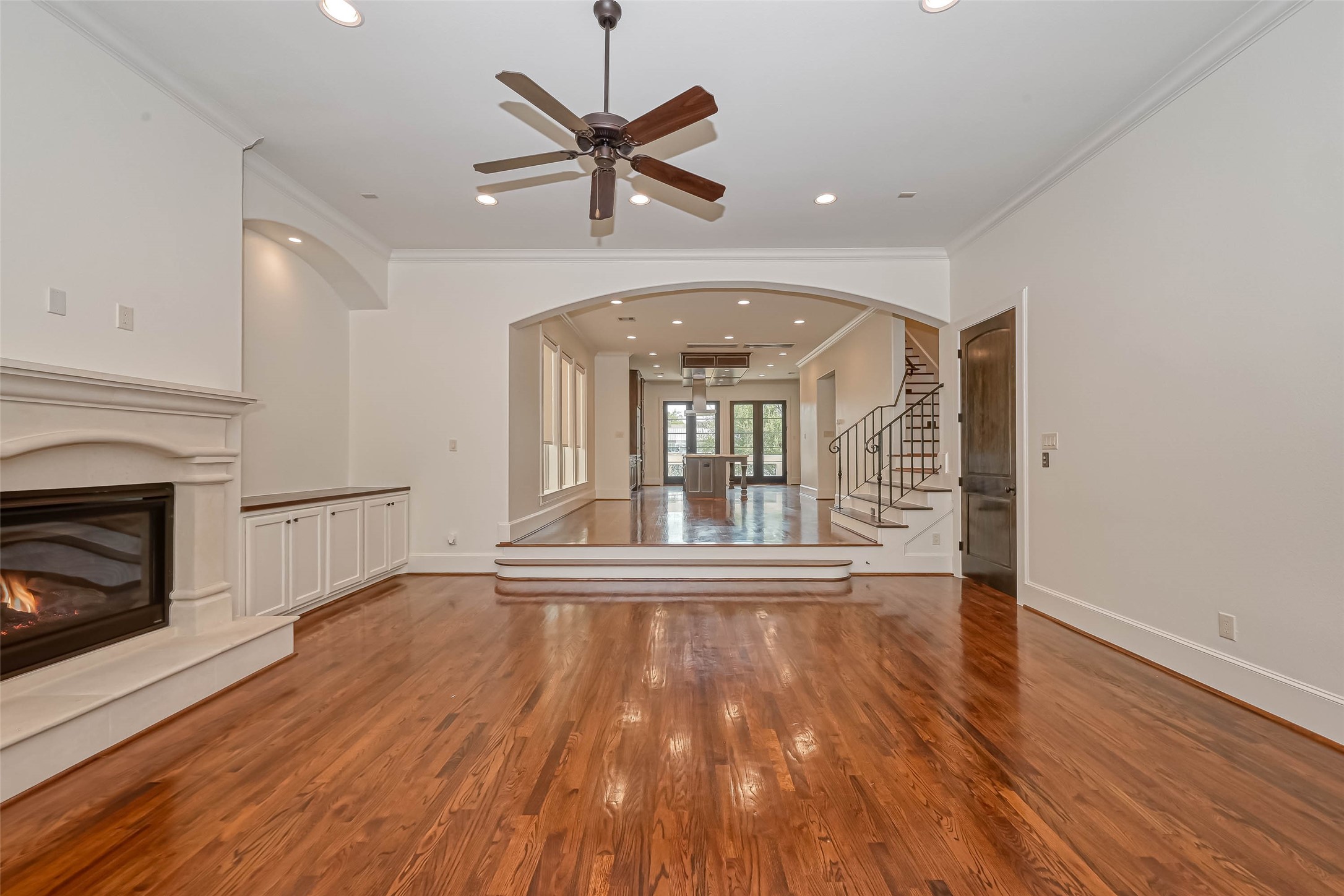 Living room towards the dining room and kitchen - If you have additional questions regarding 6606 Rodrigo Street  in Houston or would like to tour the property with us call 800-660-1022 and reference MLS# 74006082.