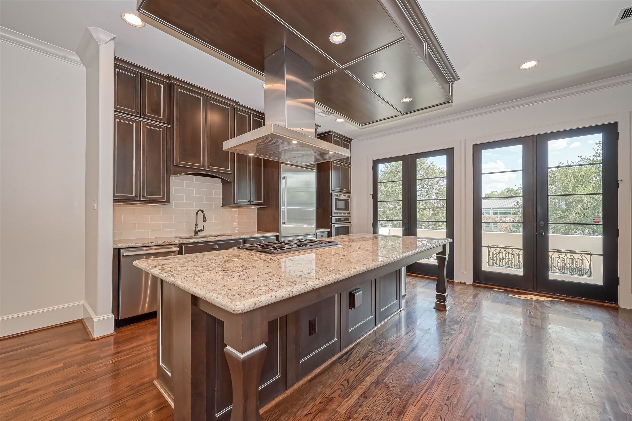 Kitchen with island and upgraded vent hood - If you have additional questions regarding 6606 Rodrigo Street  in Houston or would like to tour the property with us call 800-660-1022 and reference MLS# 74006082.