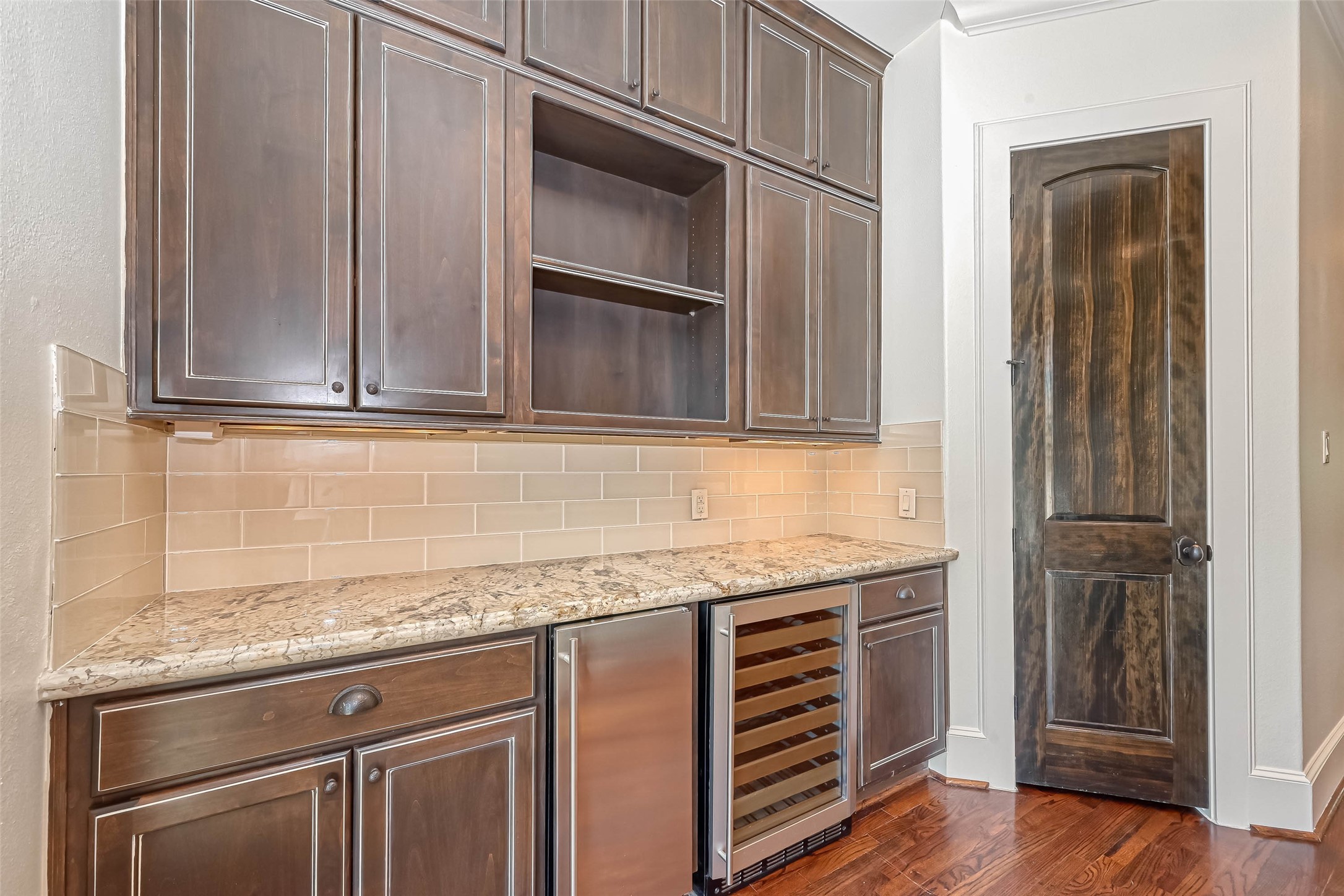 Bar area with lots of storage, a wine cooler and an ice maker - If you have additional questions regarding 6606 Rodrigo Street  in Houston or would like to tour the property with us call 800-660-1022 and reference MLS# 74006082.