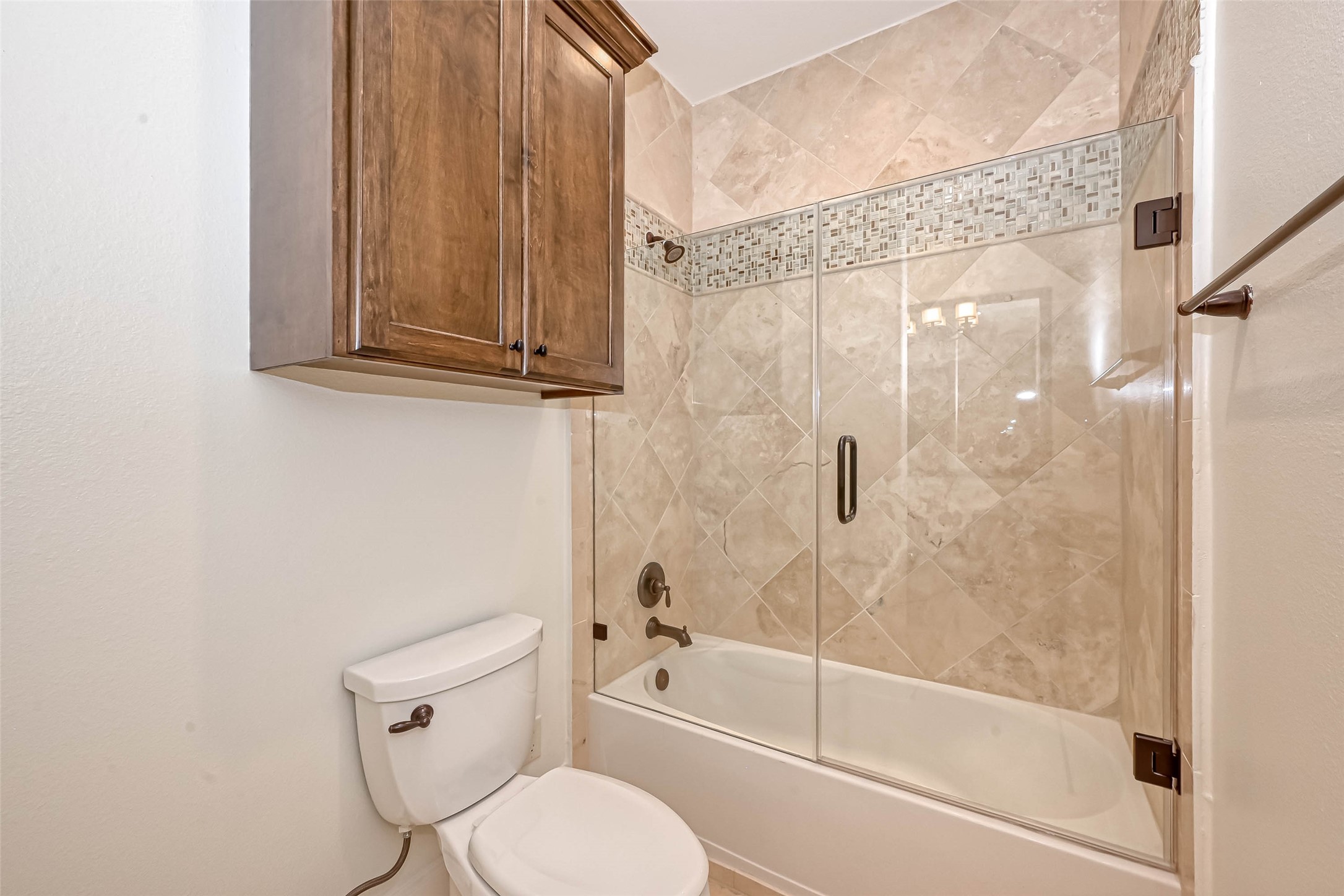 2nd bathroom showing the tile wall in the tub/shower - If you have additional questions regarding 6606 Rodrigo Street  in Houston or would like to tour the property with us call 800-660-1022 and reference MLS# 74006082.