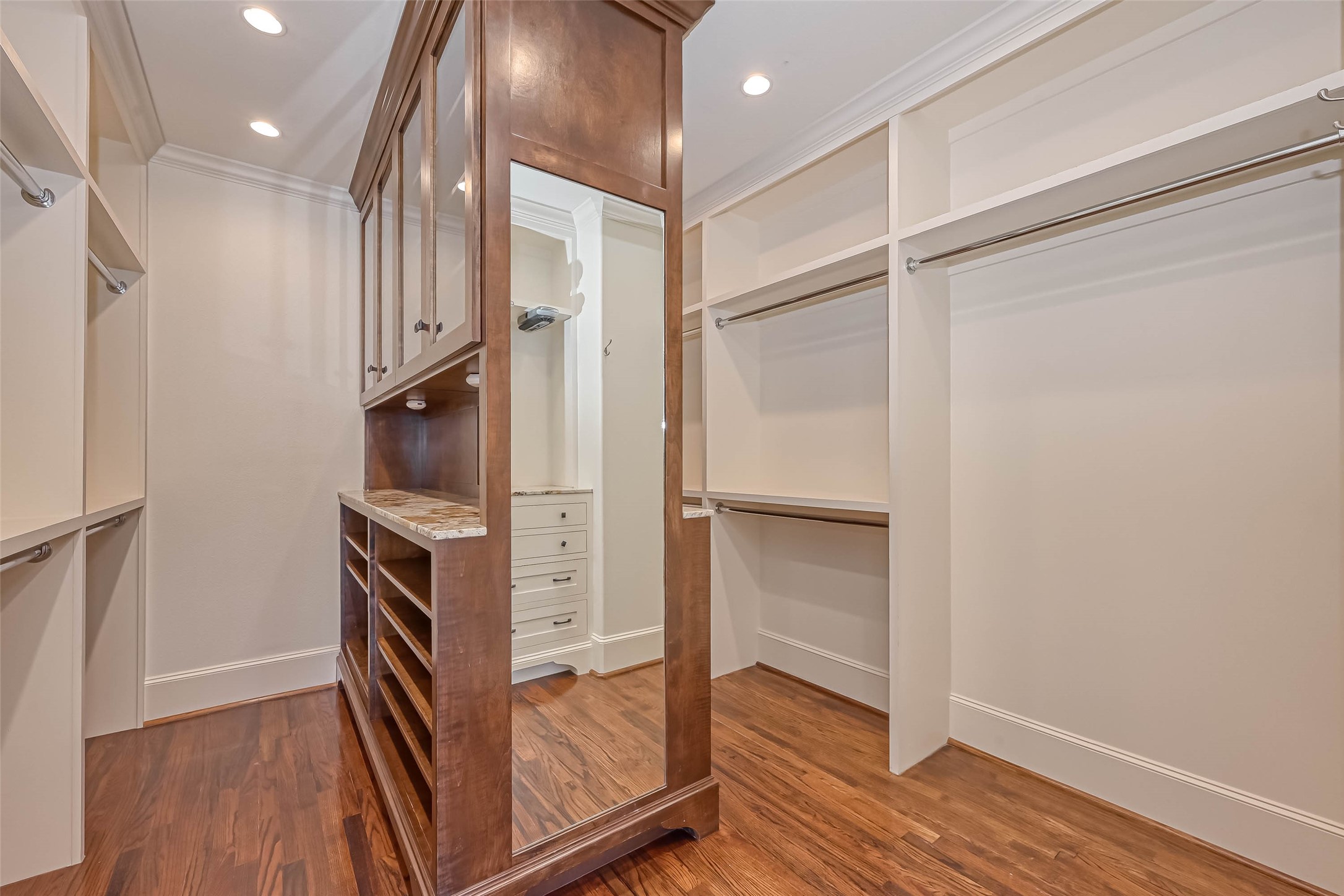 Large walk in primary closet with lots of built ins - If you have additional questions regarding 6606 Rodrigo Street  in Houston or would like to tour the property with us call 800-660-1022 and reference MLS# 74006082.